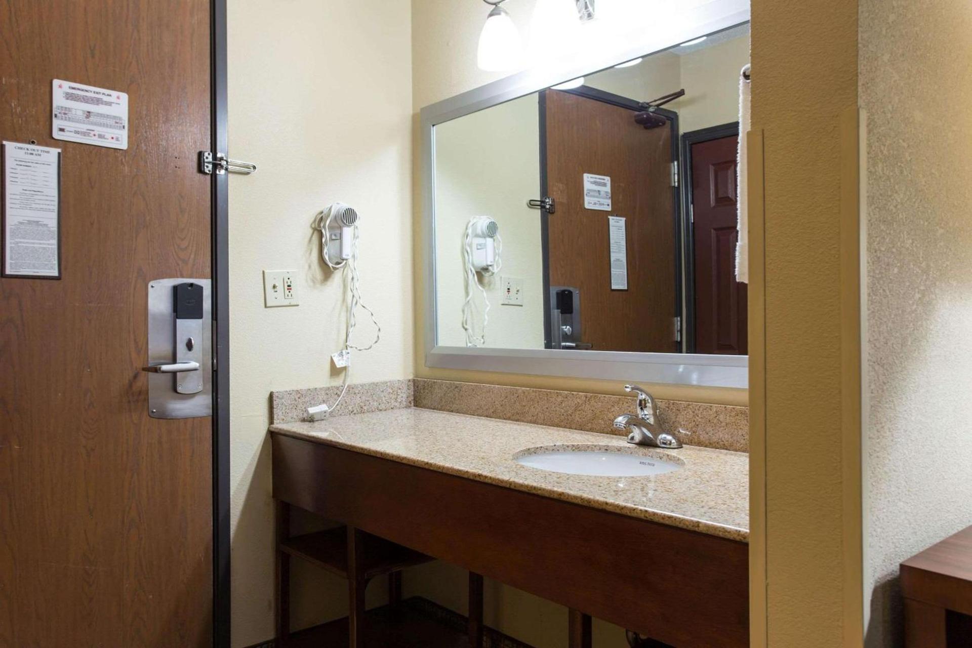 Comfort Inn Columbia West photo 19
