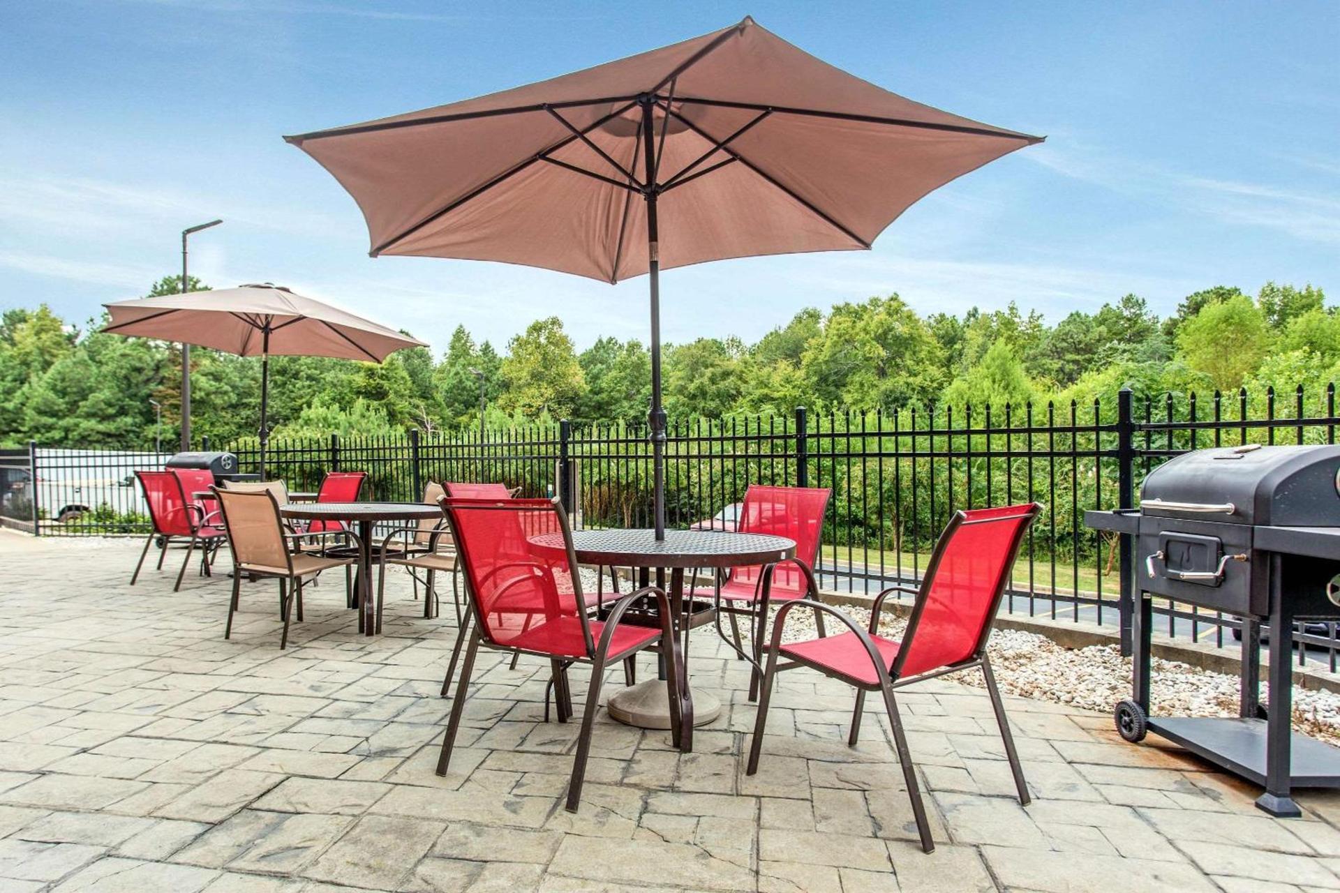 Comfort Suites Clinton near Presbyterian College photo 33