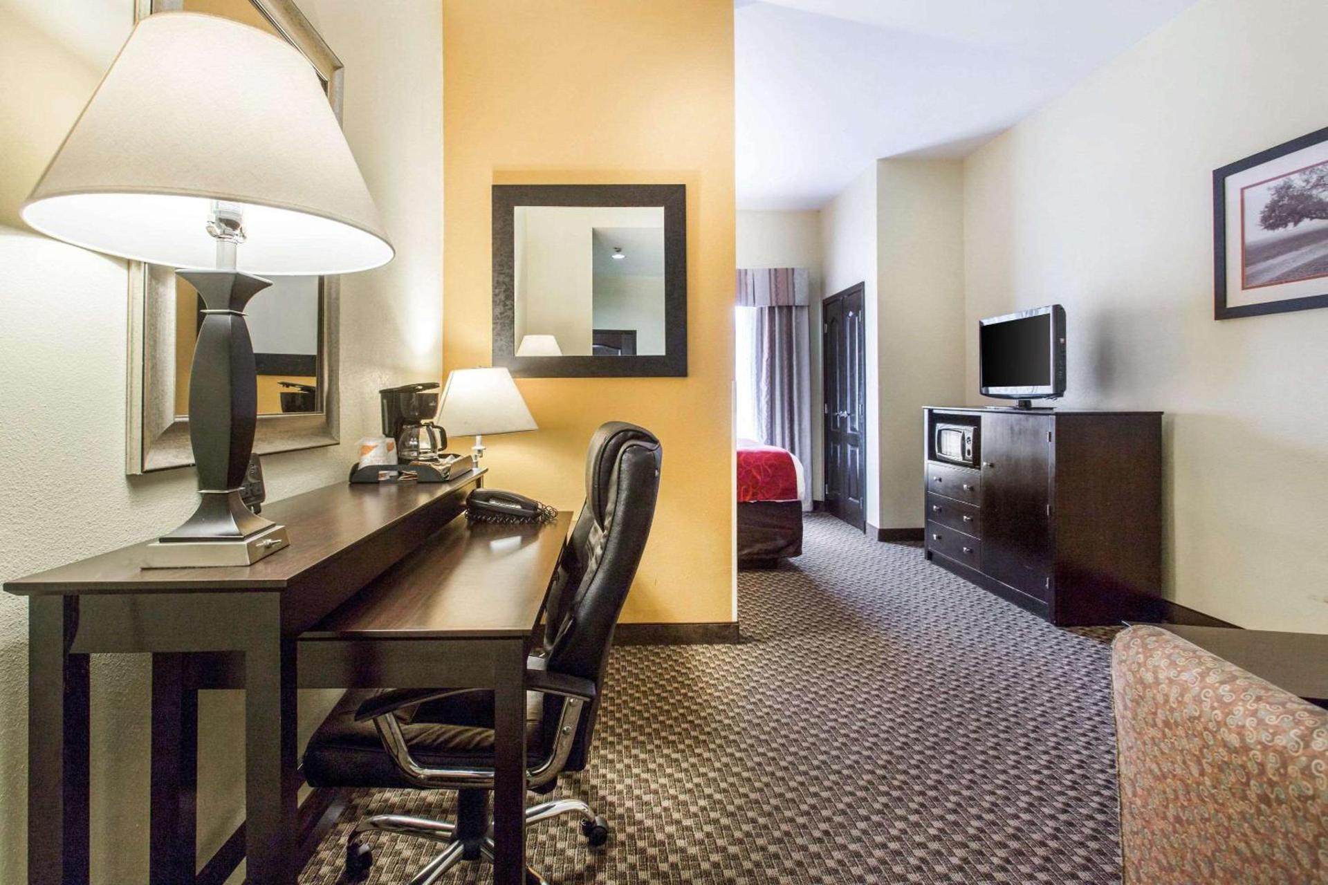 Comfort Suites Clinton near Presbyterian College photo 19