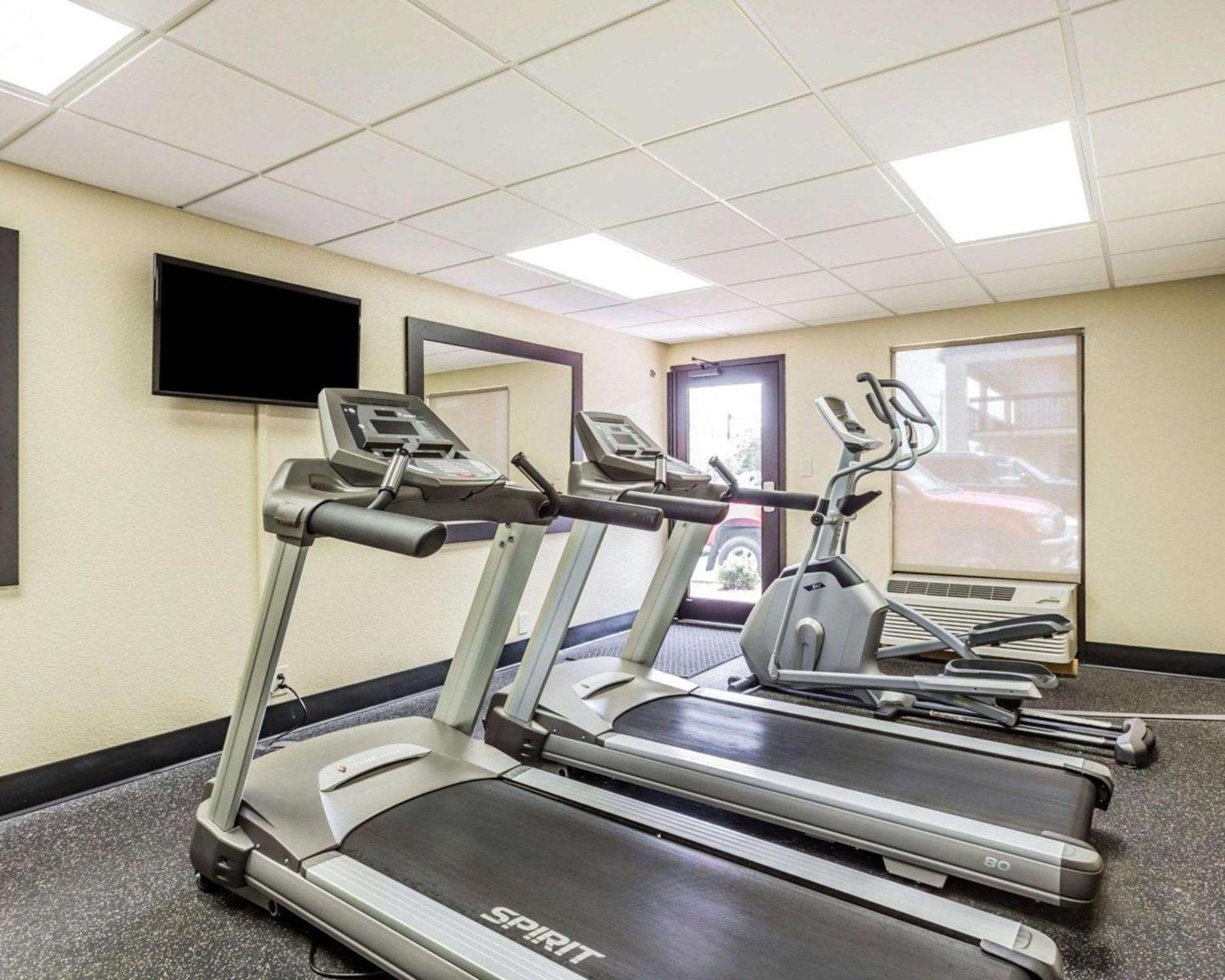 Quality Inn Mt Pleasant - Charleston photo 16