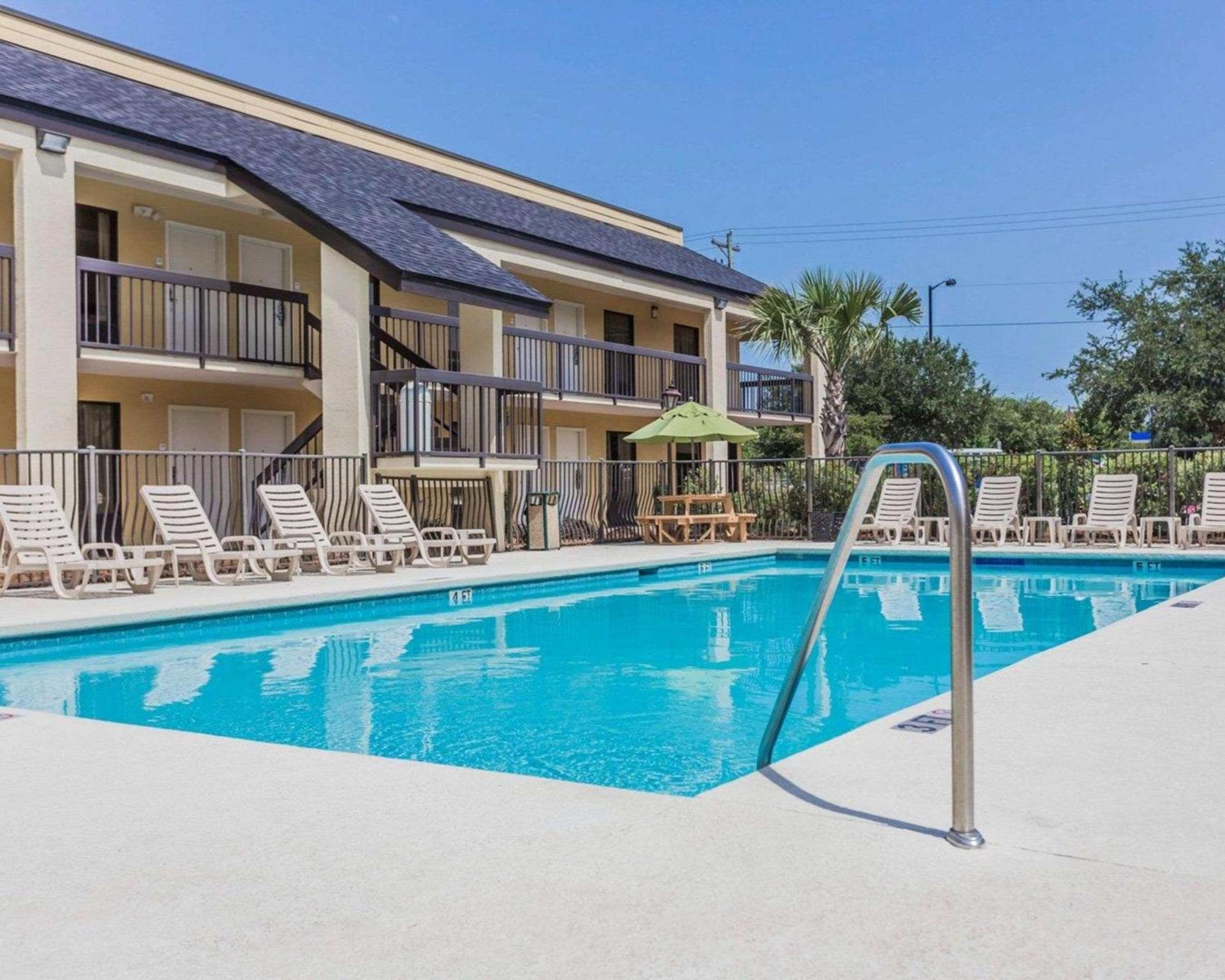 Quality Inn Mt Pleasant - Charleston photo 15
