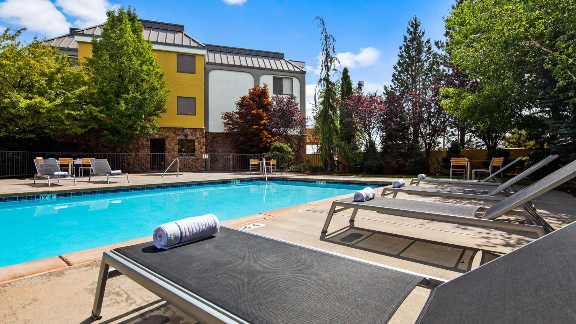 Best Western Plus Olympic Inn photo 51