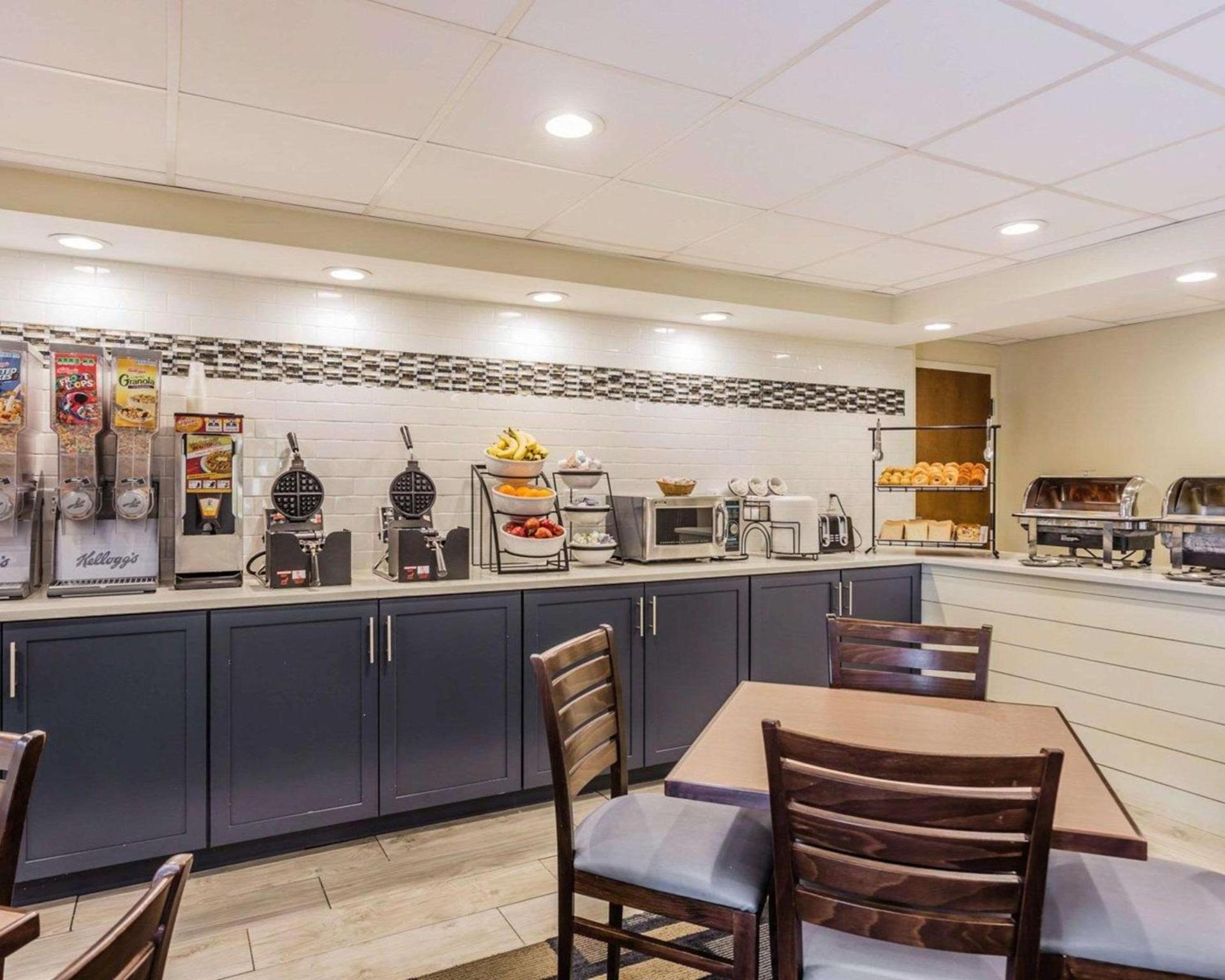 Quality Inn Mt Pleasant - Charleston photo 21