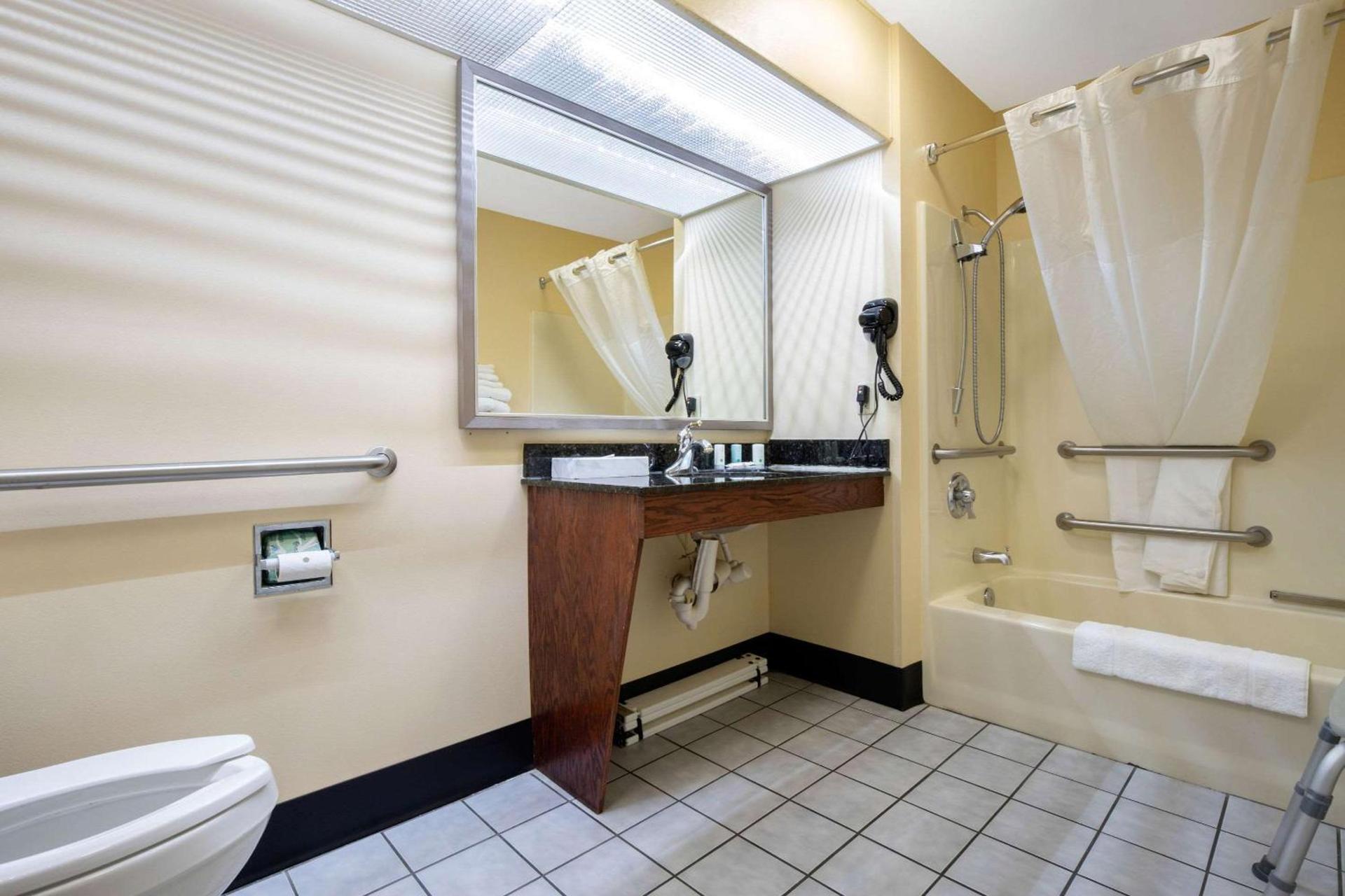 Quality Inn Cheraw photo 7