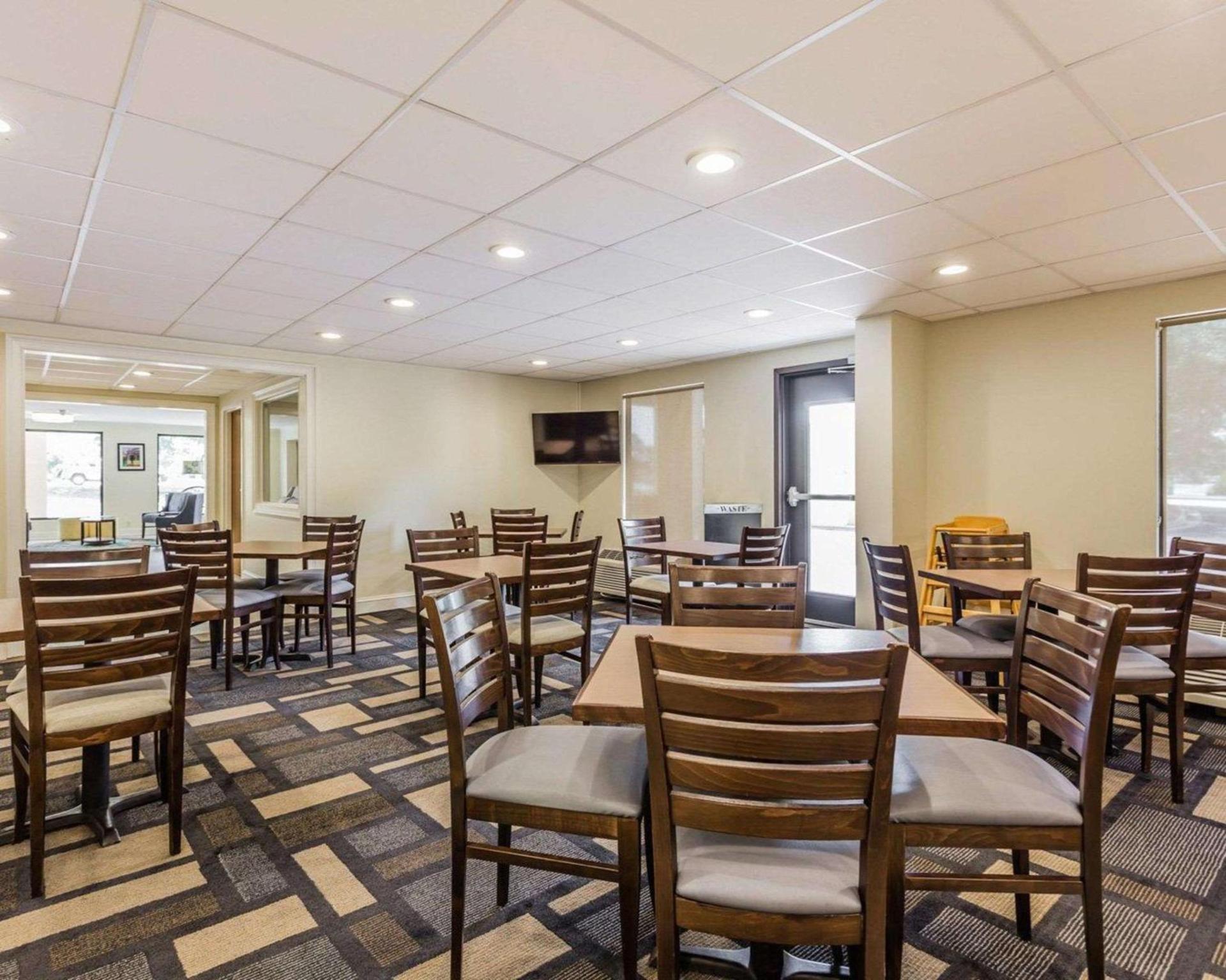Quality Inn Mt Pleasant - Charleston photo 23