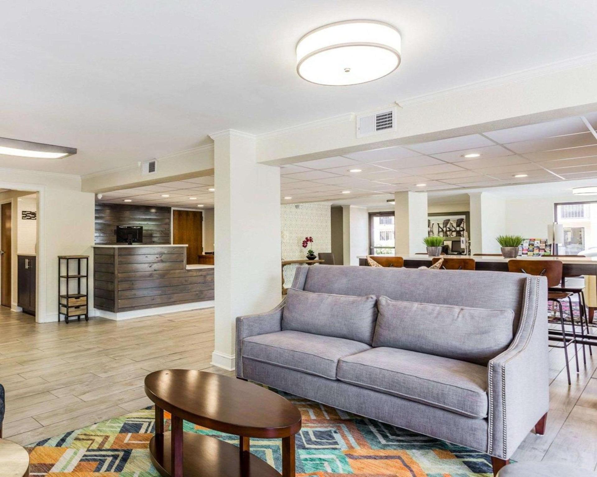 Quality Inn Mt Pleasant - Charleston photo 2