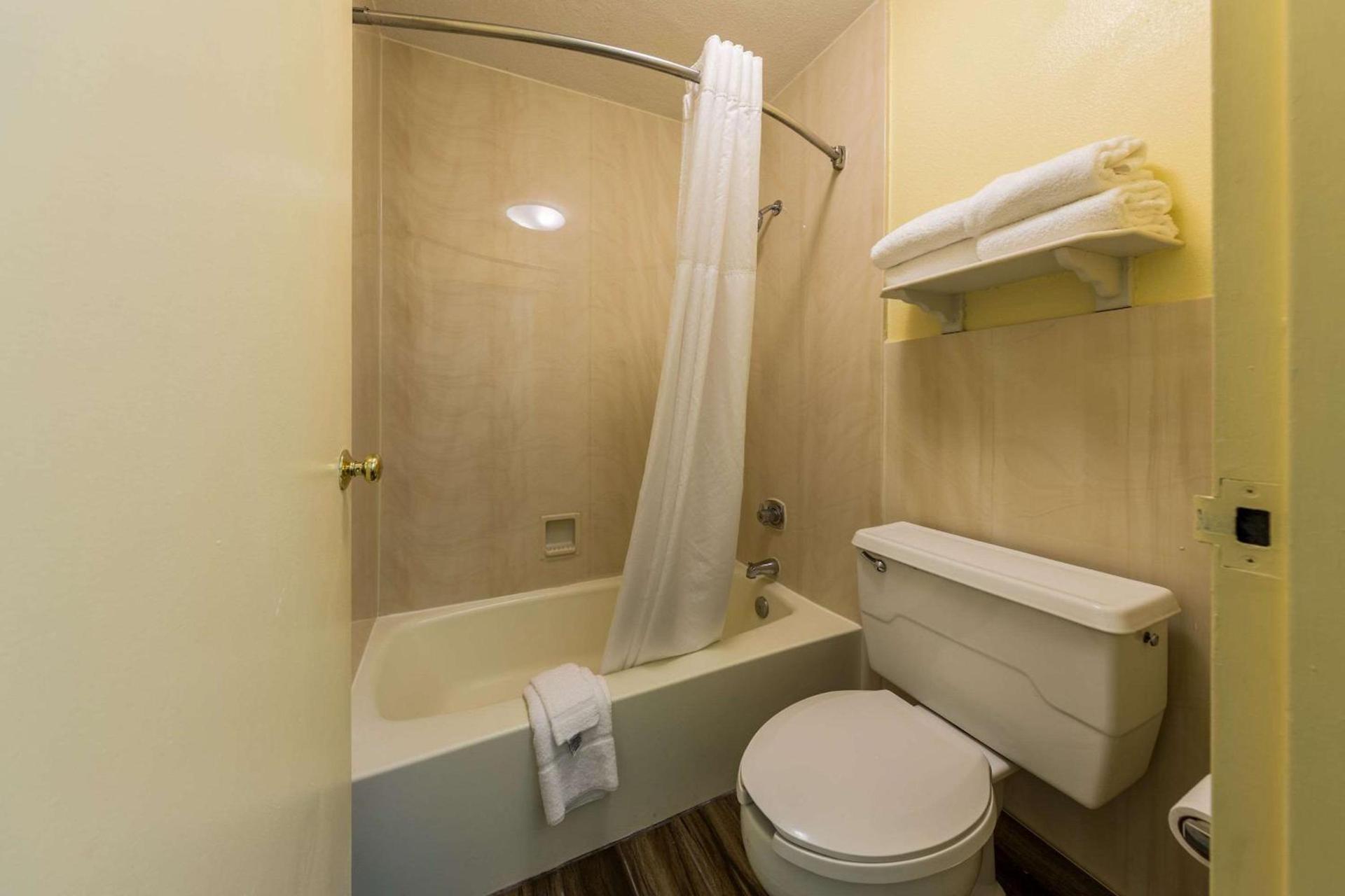 Quality Inn Clemson near University photo 7