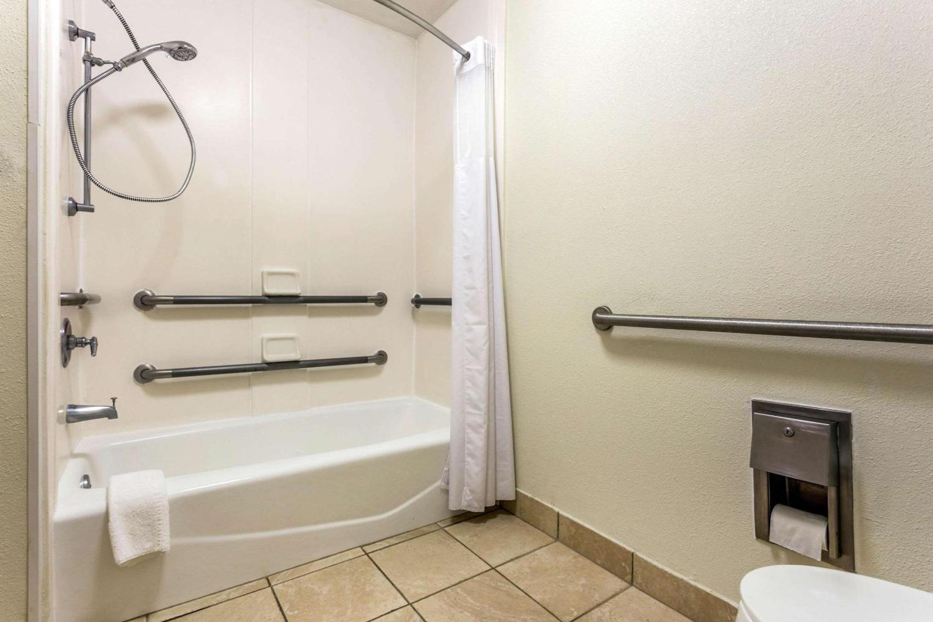 Quality Inn Walterboro I-95 photo 8