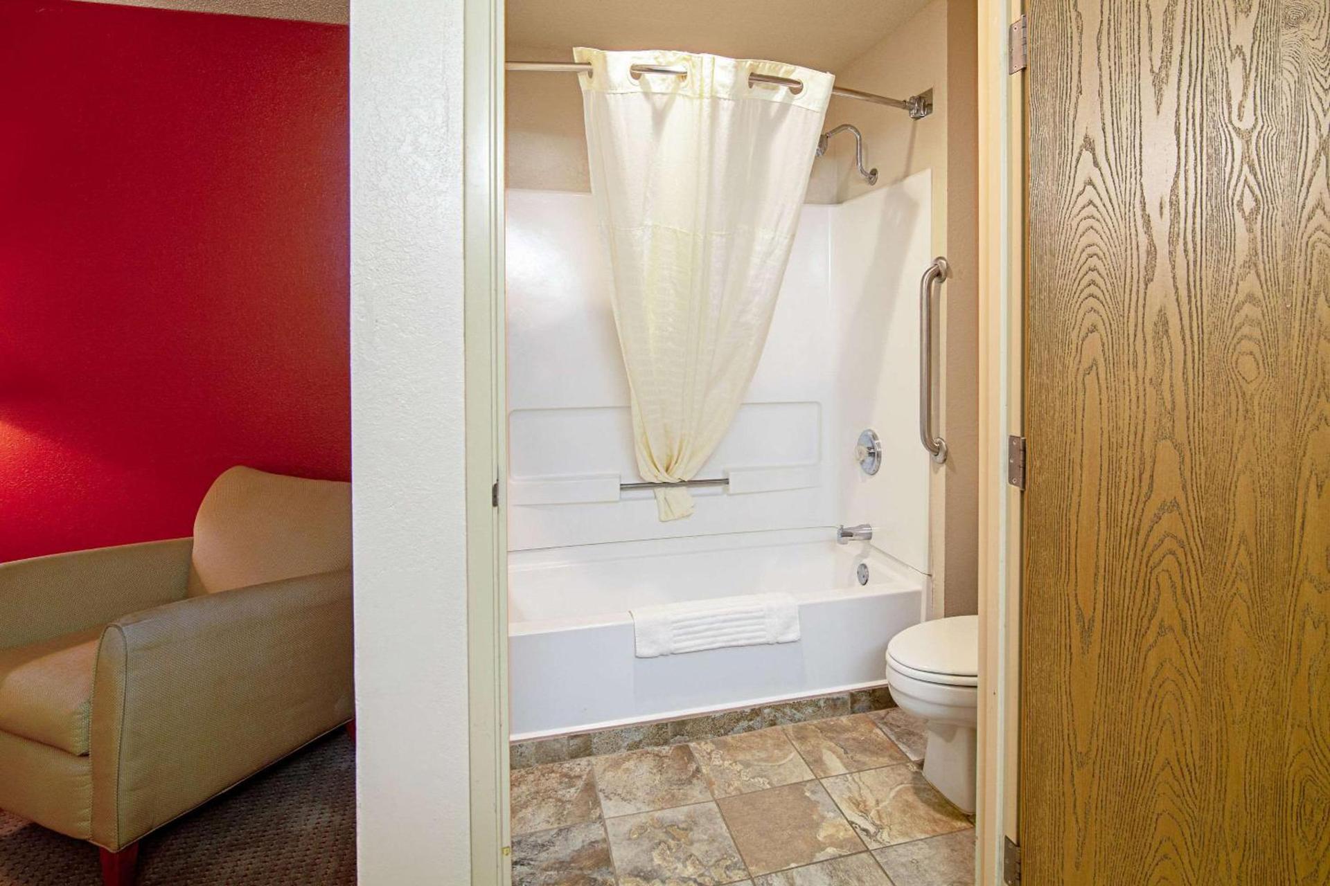 Quality Inn Aberdeen photo 9