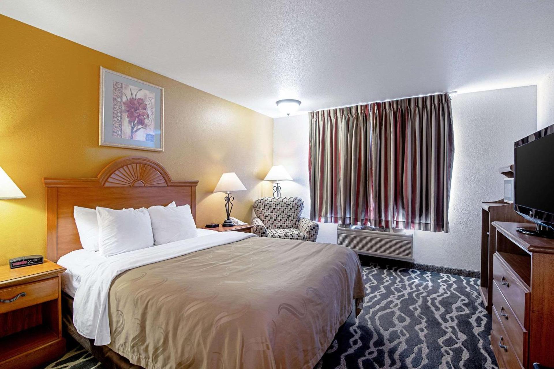 Quality Inn Huron photo 16