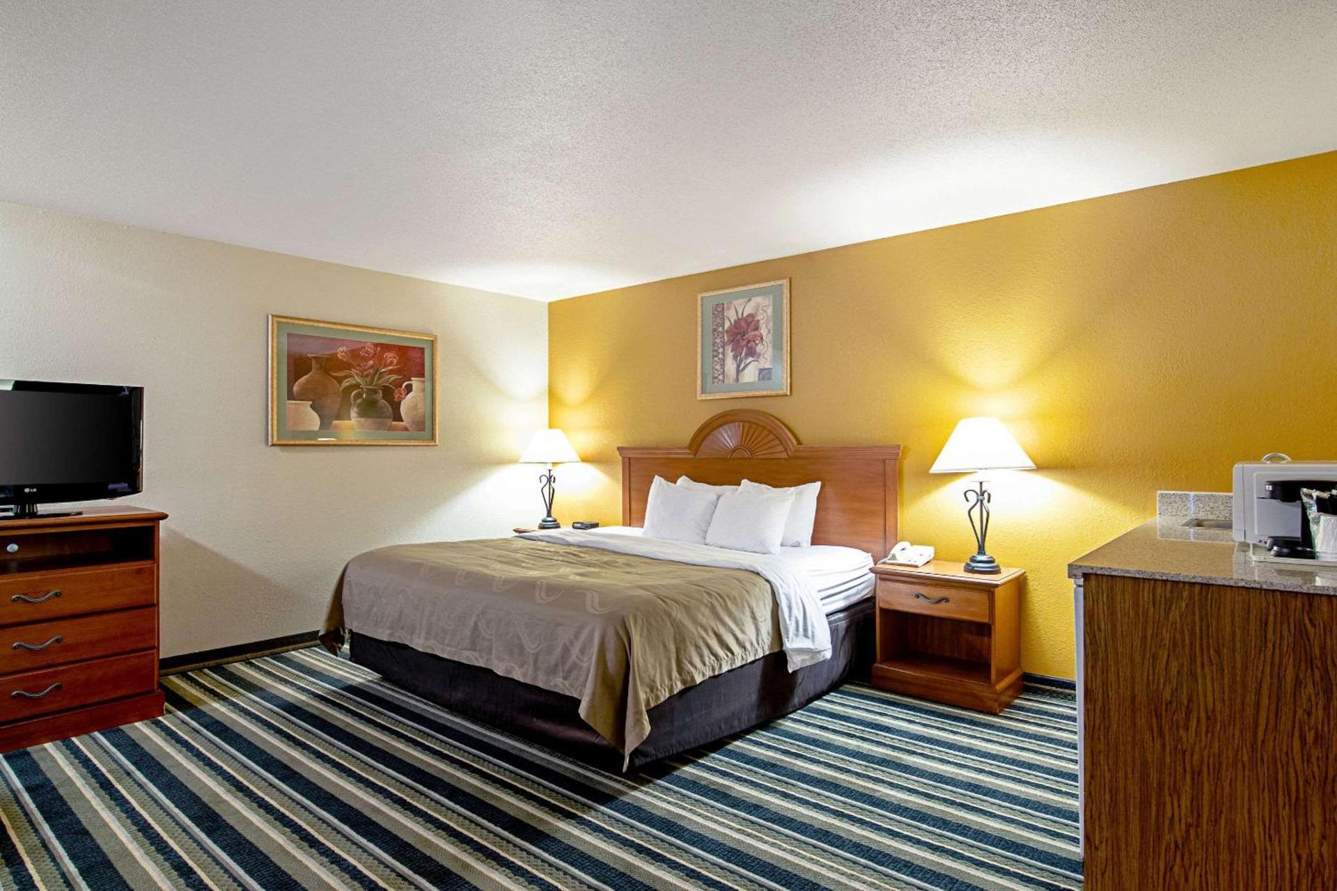 Quality Inn Huron photo 11