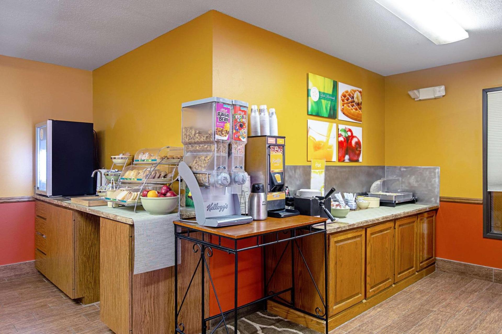 Quality Inn Huron photo 28