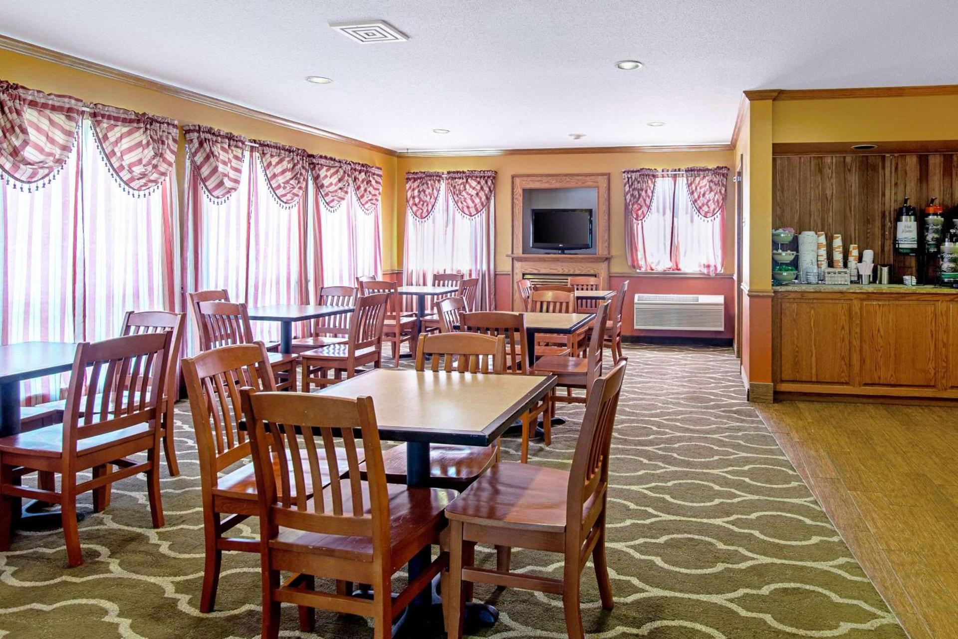 Quality Inn Huron photo 30