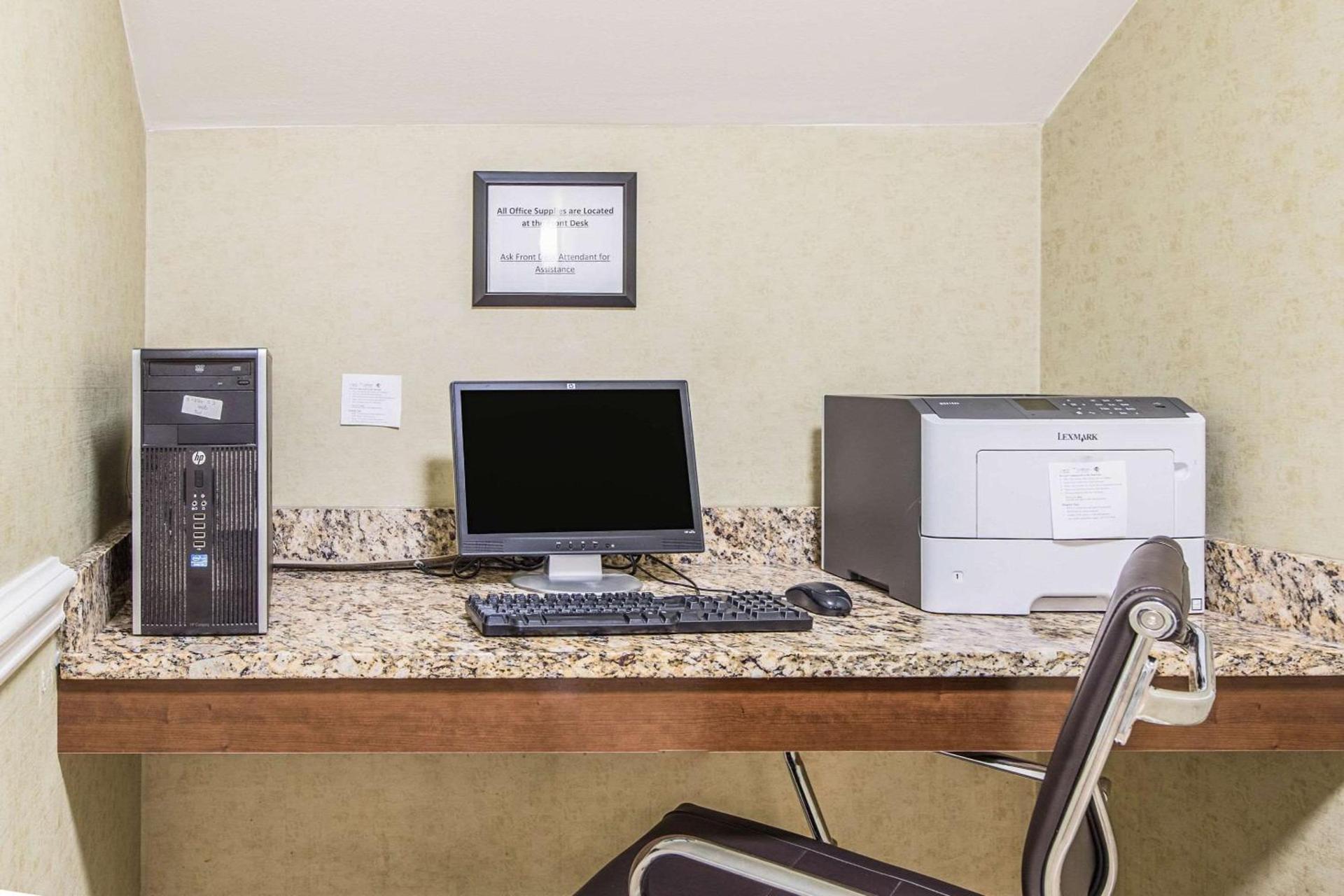 Comfort Inn & Suites Greenwood near University photo 13