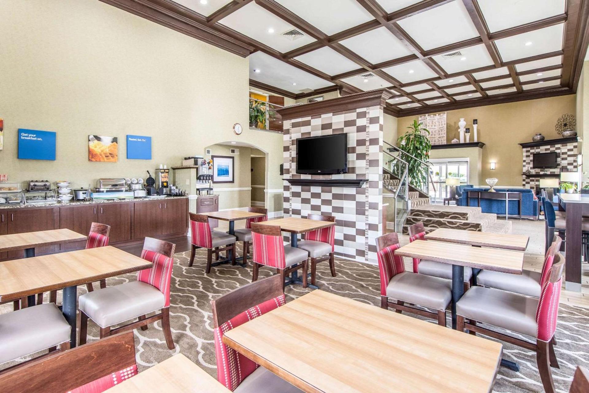 Comfort Inn & Suites Greenwood near University photo 9