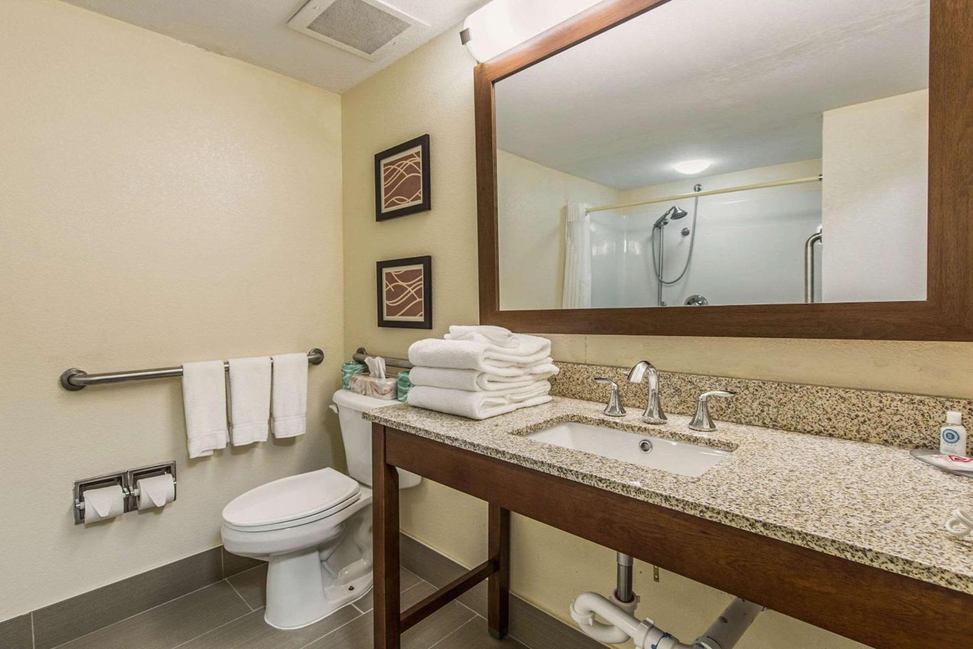 Comfort Inn & Suites Greenwood near University photo 6