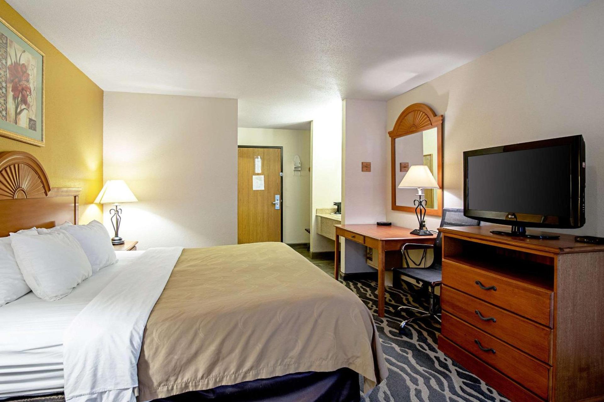 Quality Inn Huron photo 6