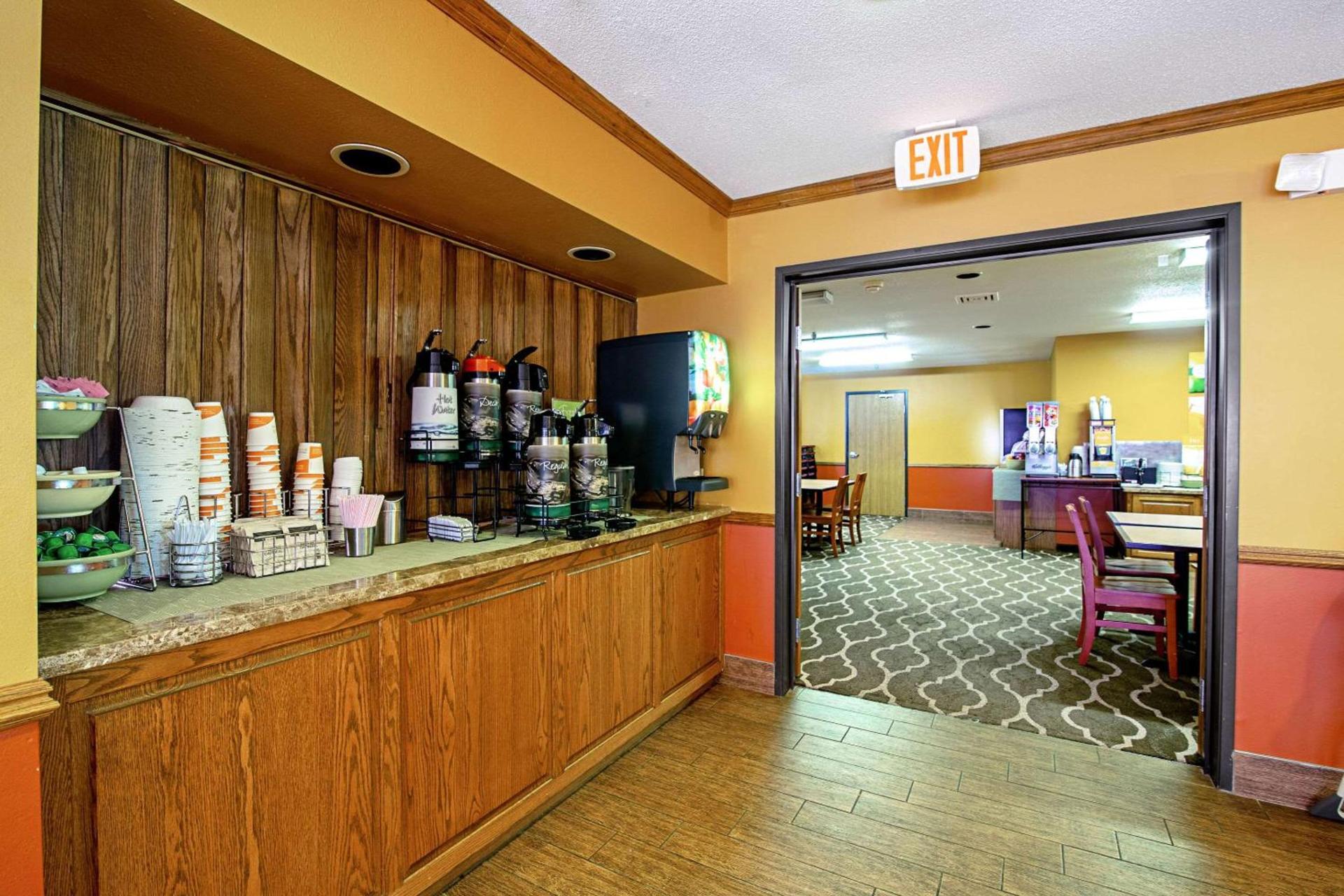 Quality Inn Huron photo 29