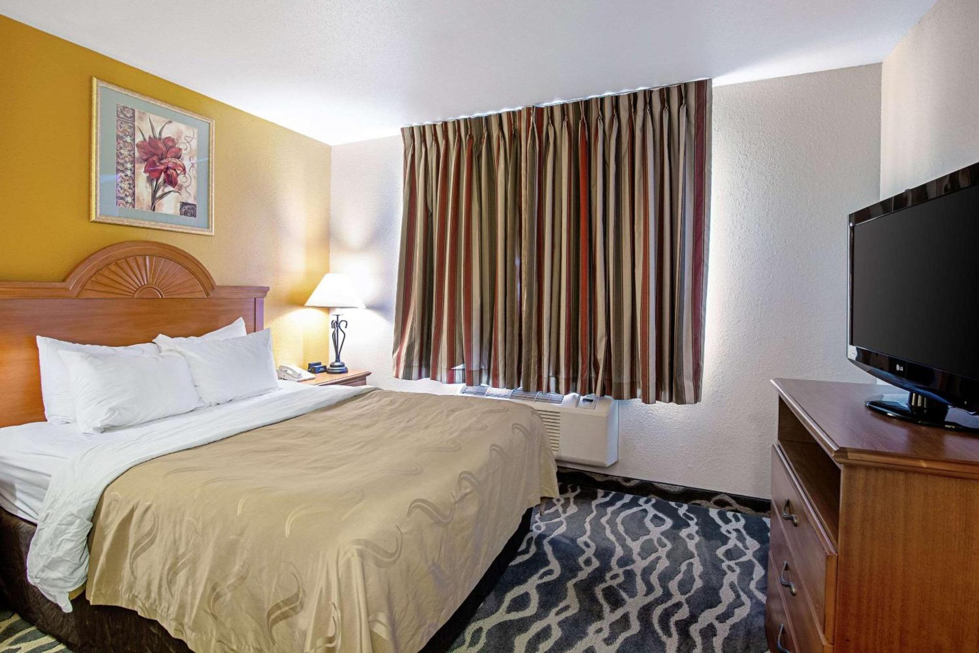 Quality Inn Huron photo 23