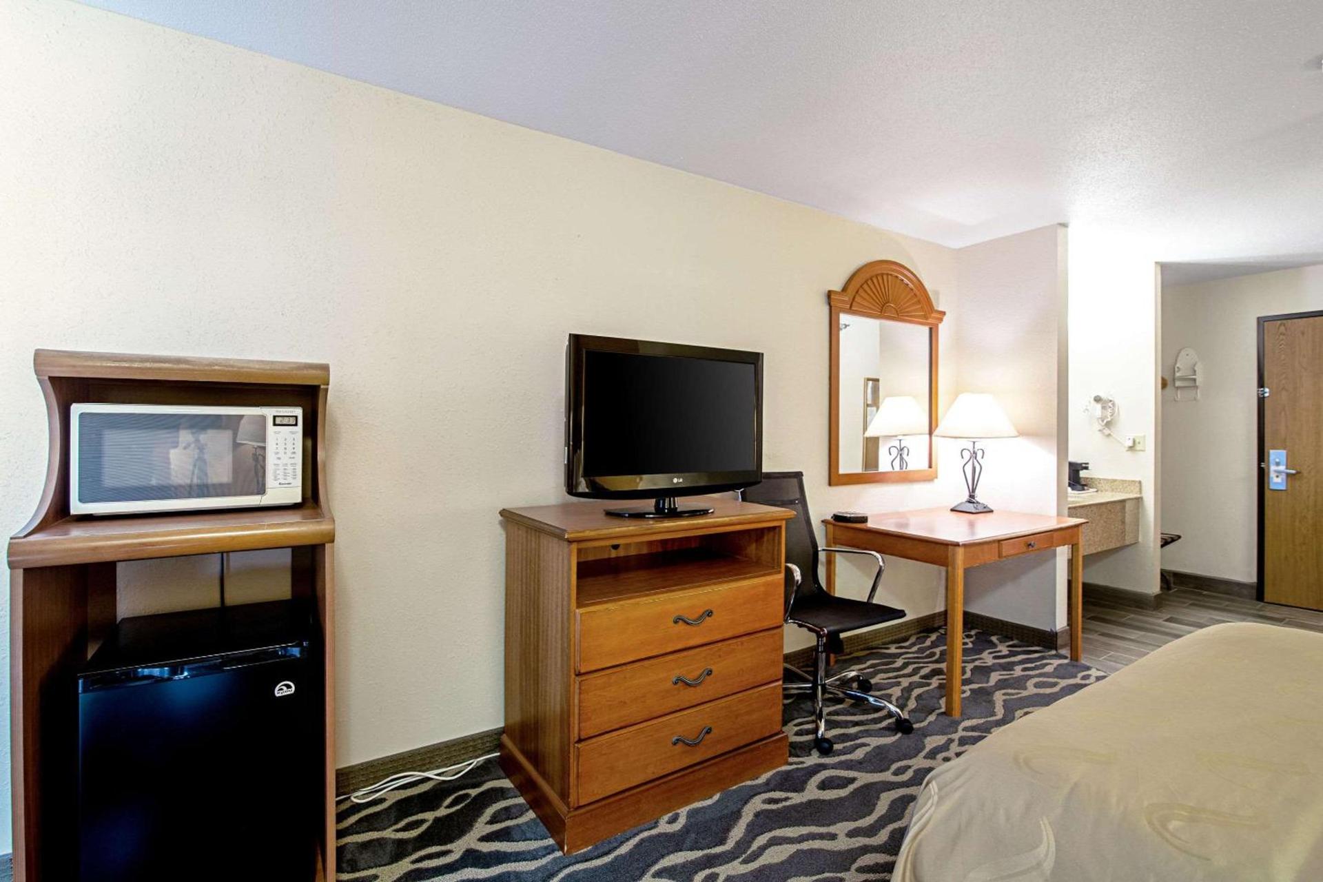 Quality Inn Huron photo 17