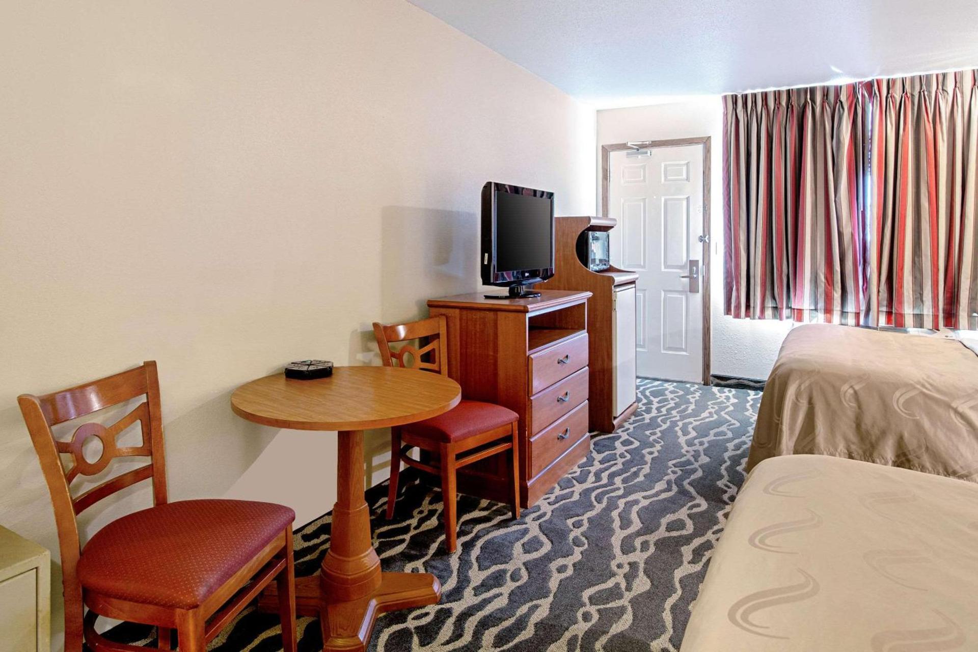 Quality Inn Huron photo 9