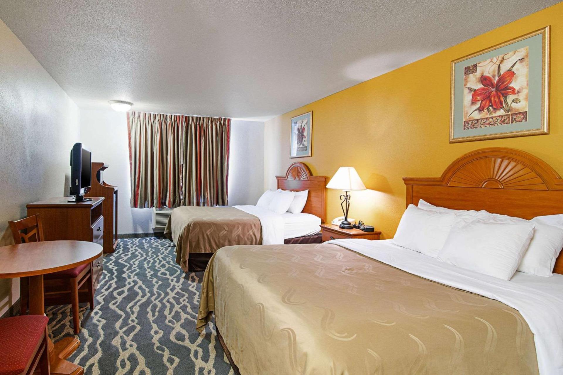 Quality Inn Huron photo 7