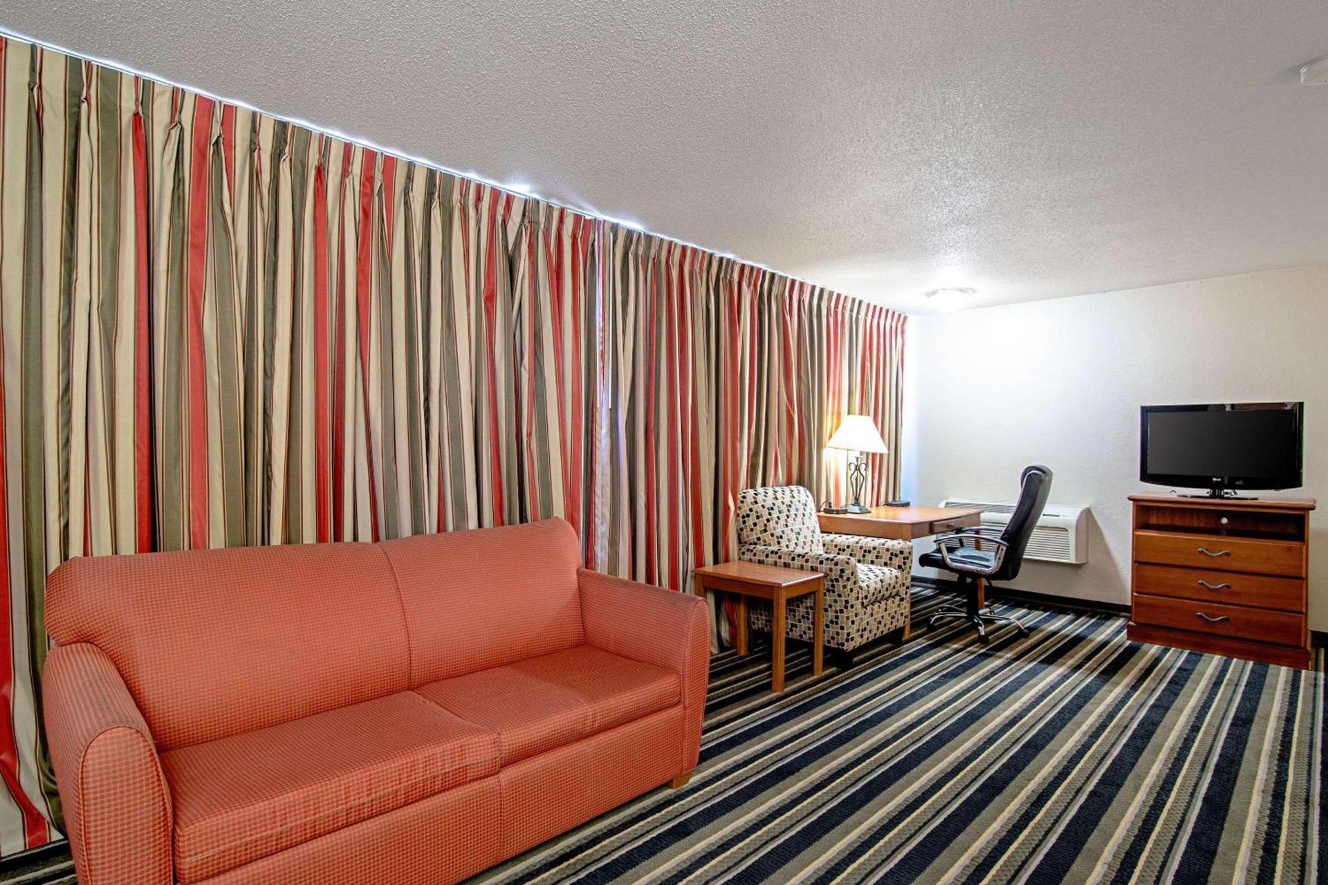 Quality Inn Huron photo 12
