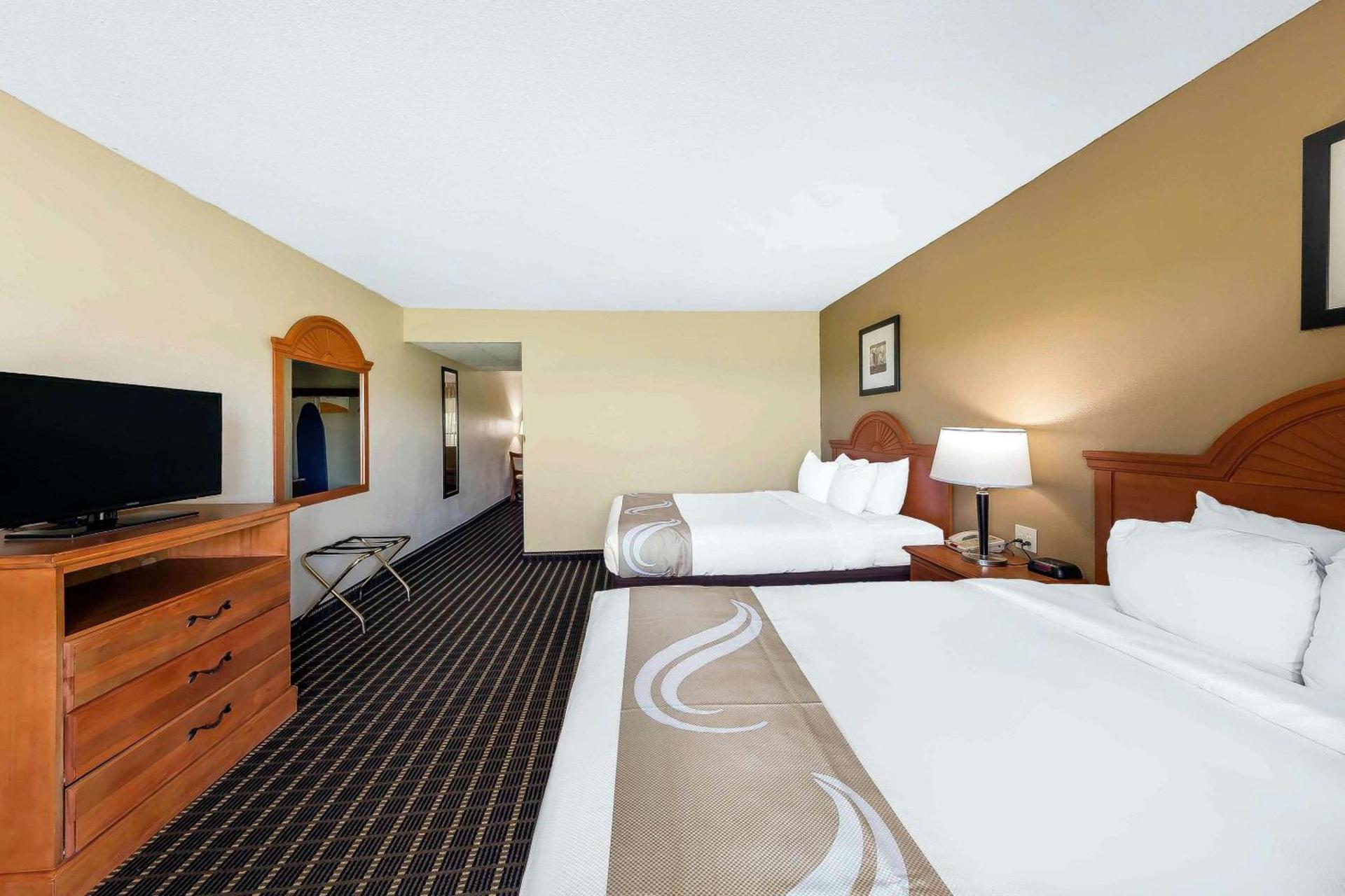 Quality Inn & Suites Sevierville - Pigeon Forge photo 3