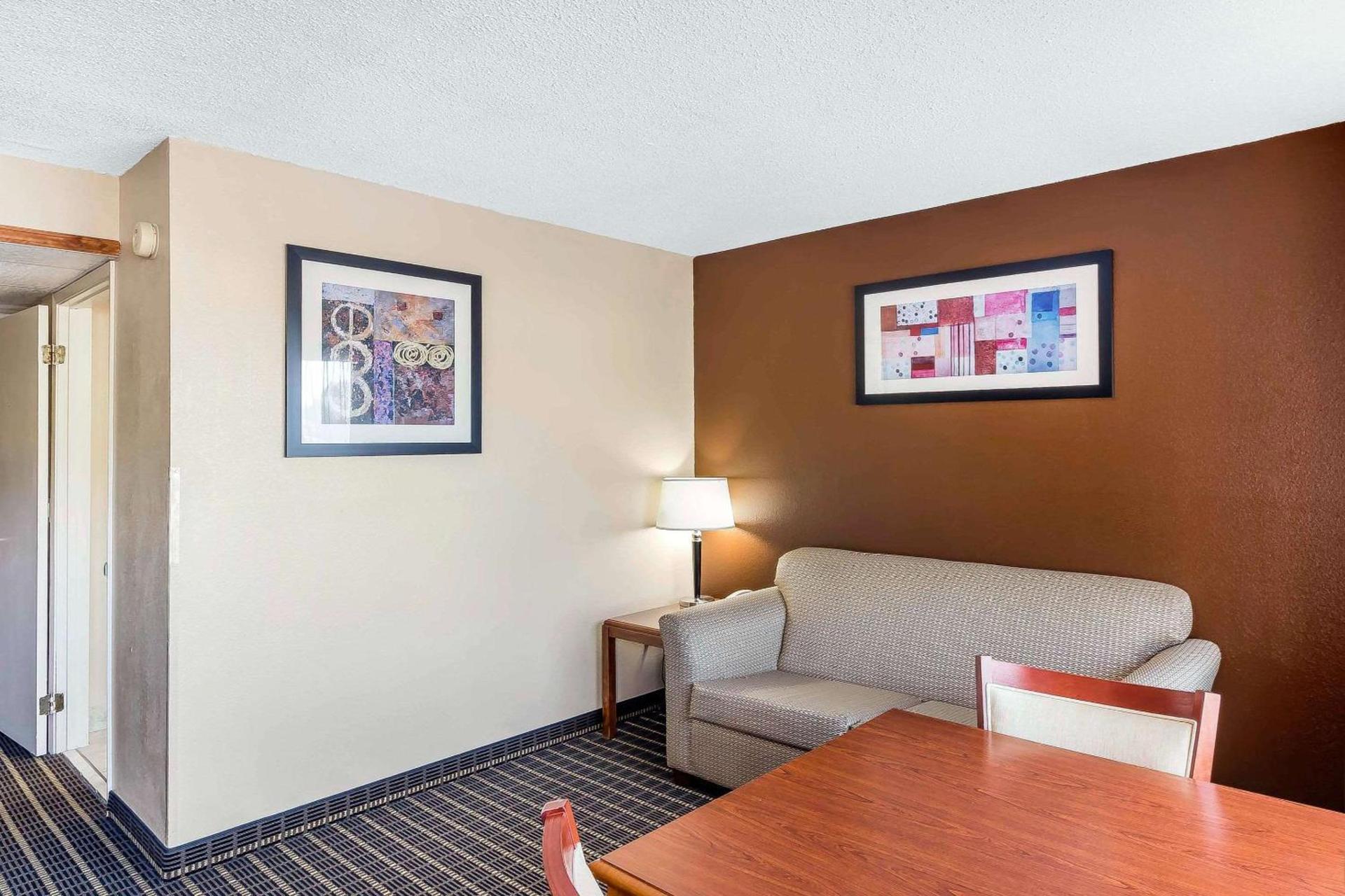 Quality Inn & Suites Sevierville - Pigeon Forge photo 5