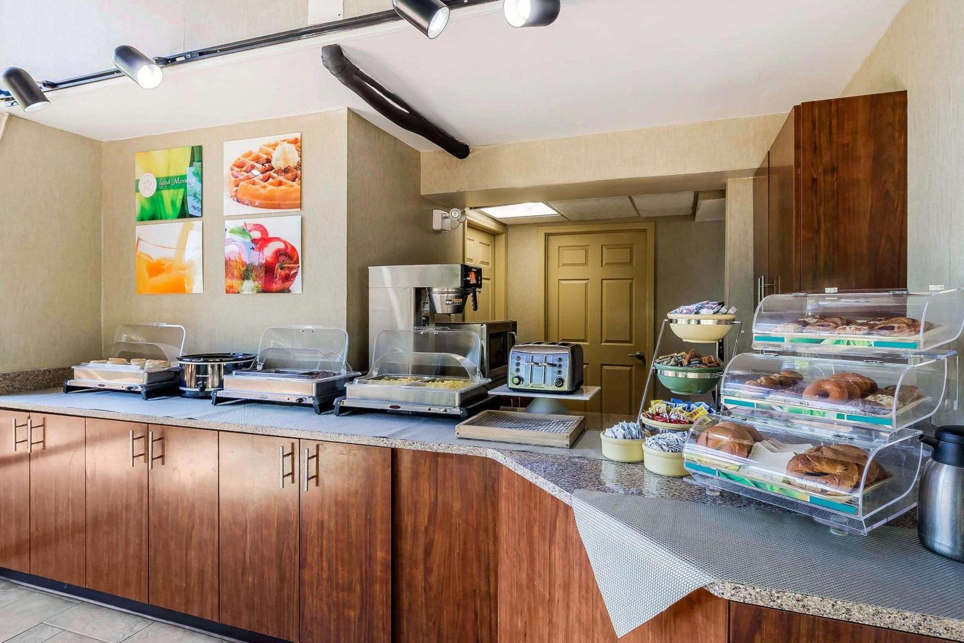 Quality Inn & Suites Sevierville - Pigeon Forge photo 6