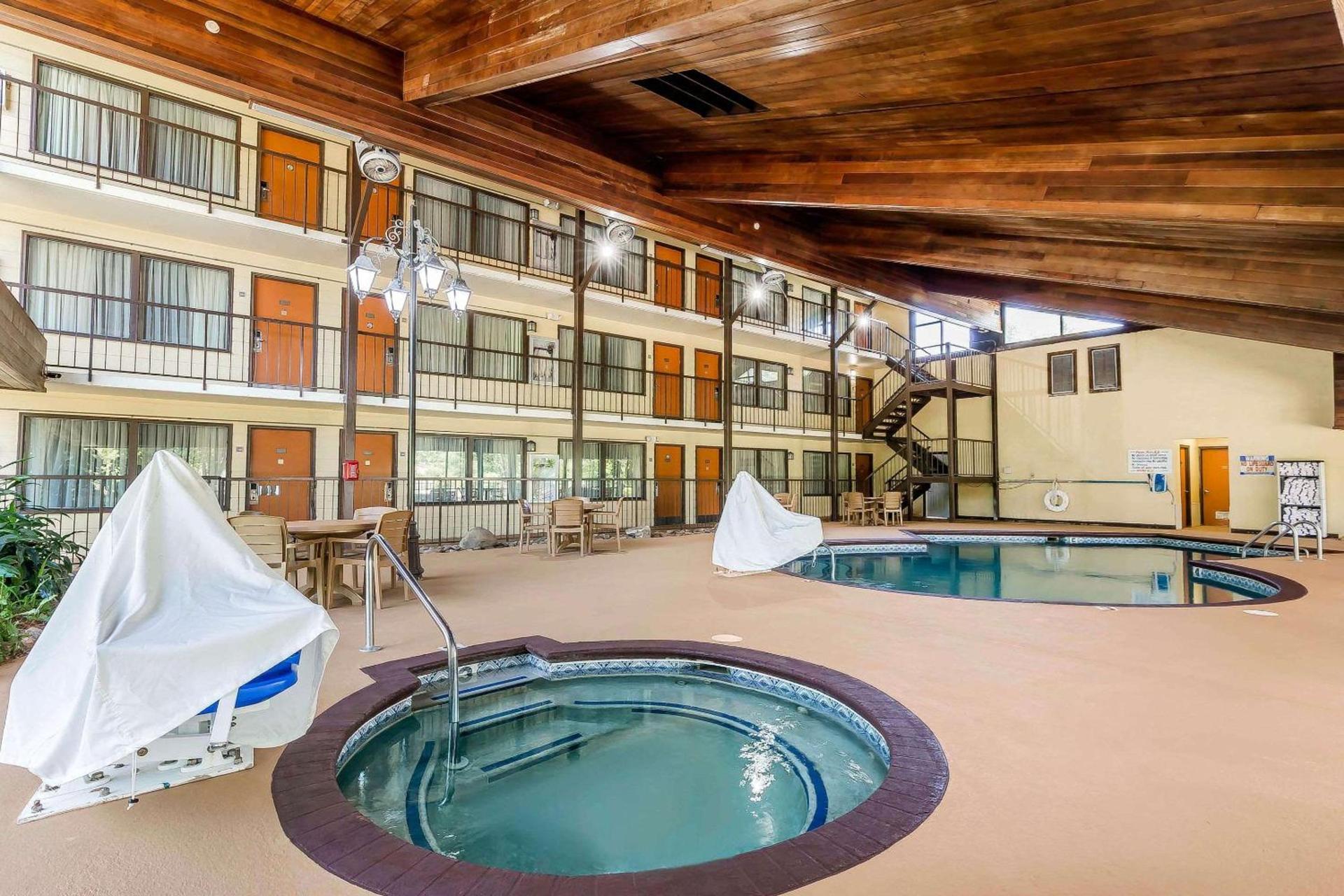 Quality Inn & Suites Sevierville - Pigeon Forge photo 7