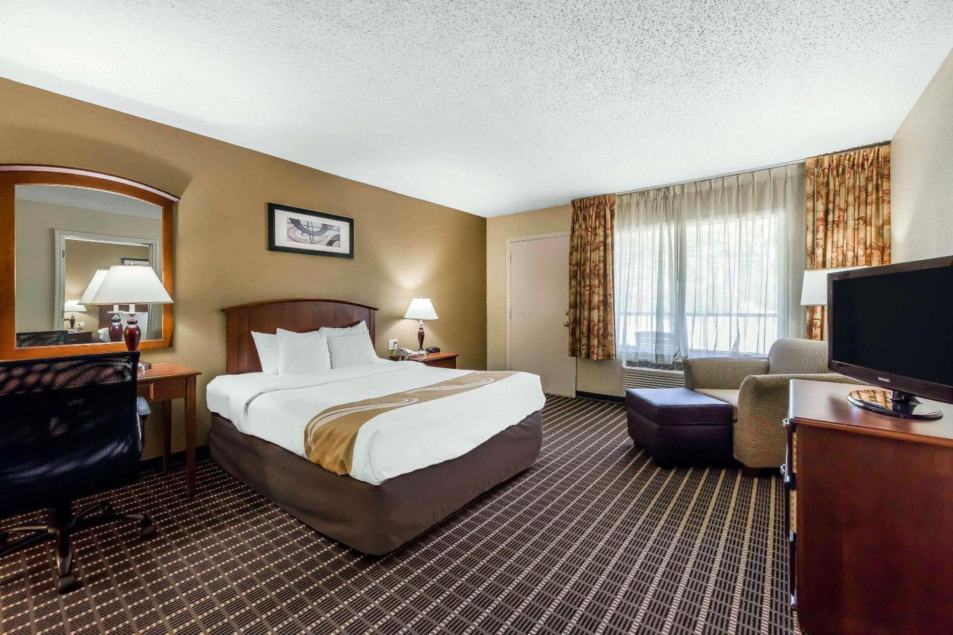 Quality Inn & Suites Sevierville - Pigeon Forge photo 11