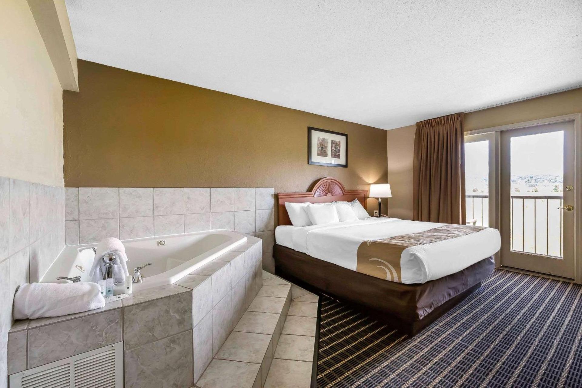 Quality Inn & Suites Sevierville - Pigeon Forge photo 14