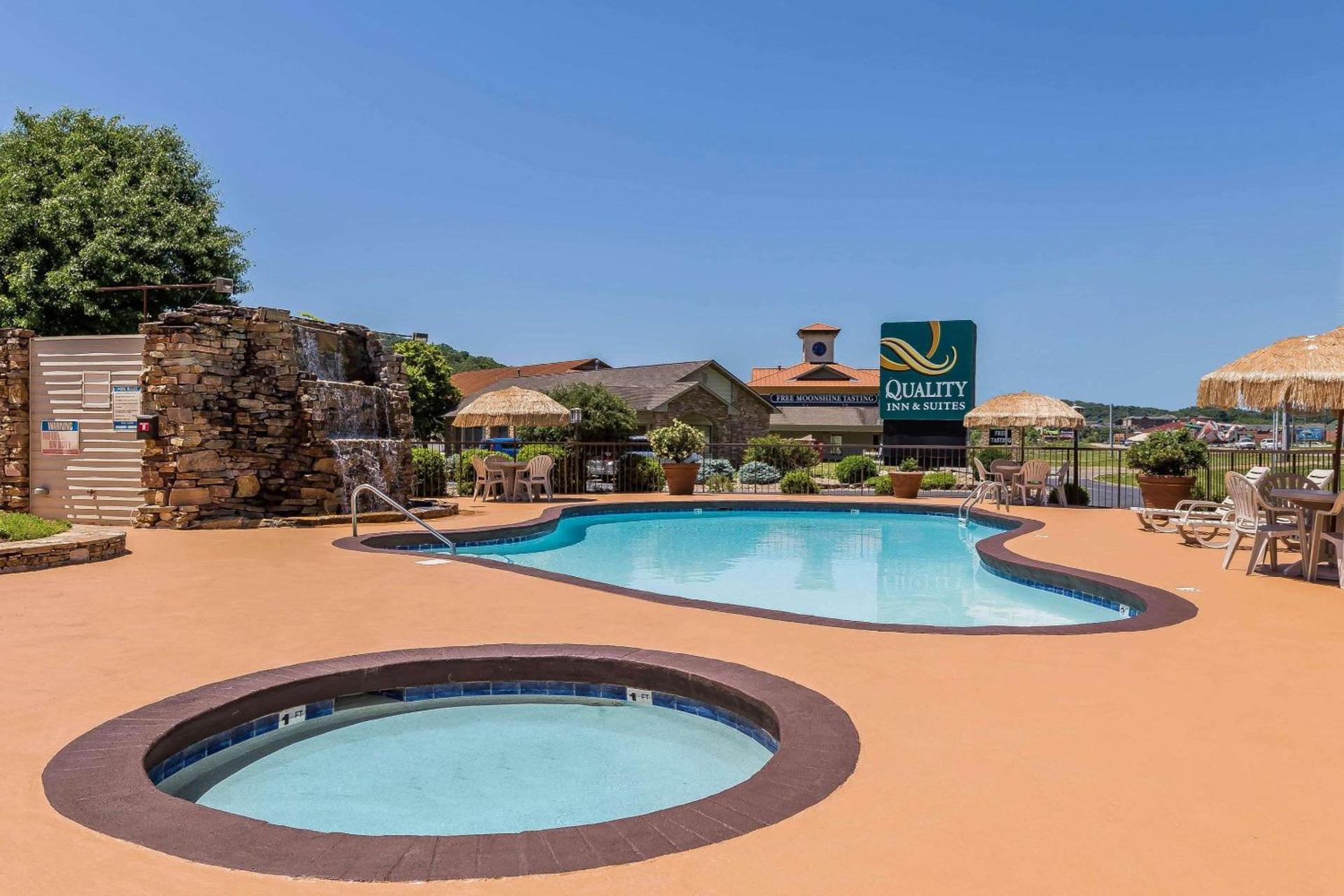 Quality Inn & Suites Sevierville - Pigeon Forge photo 15