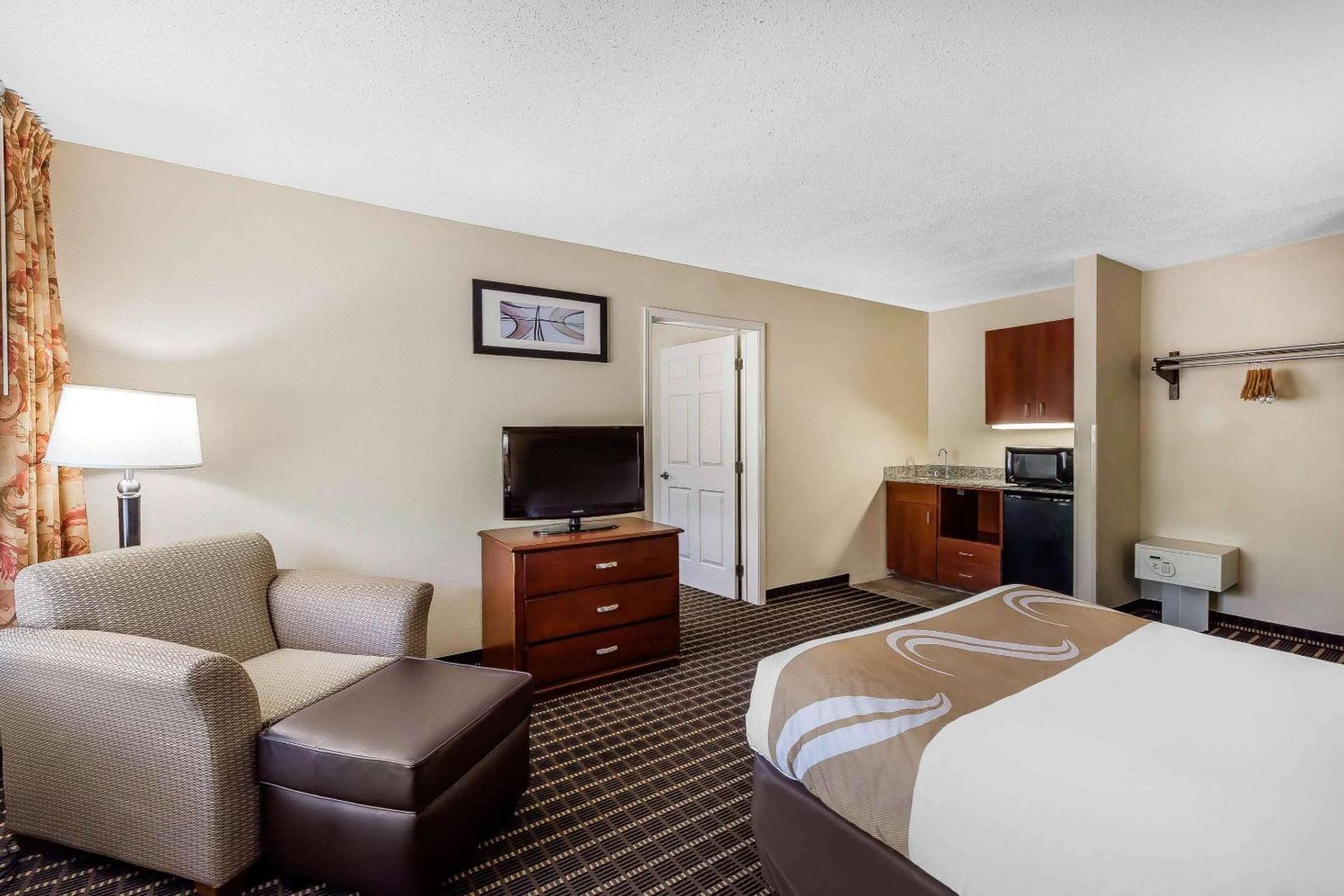 Quality Inn & Suites Sevierville - Pigeon Forge photo 16