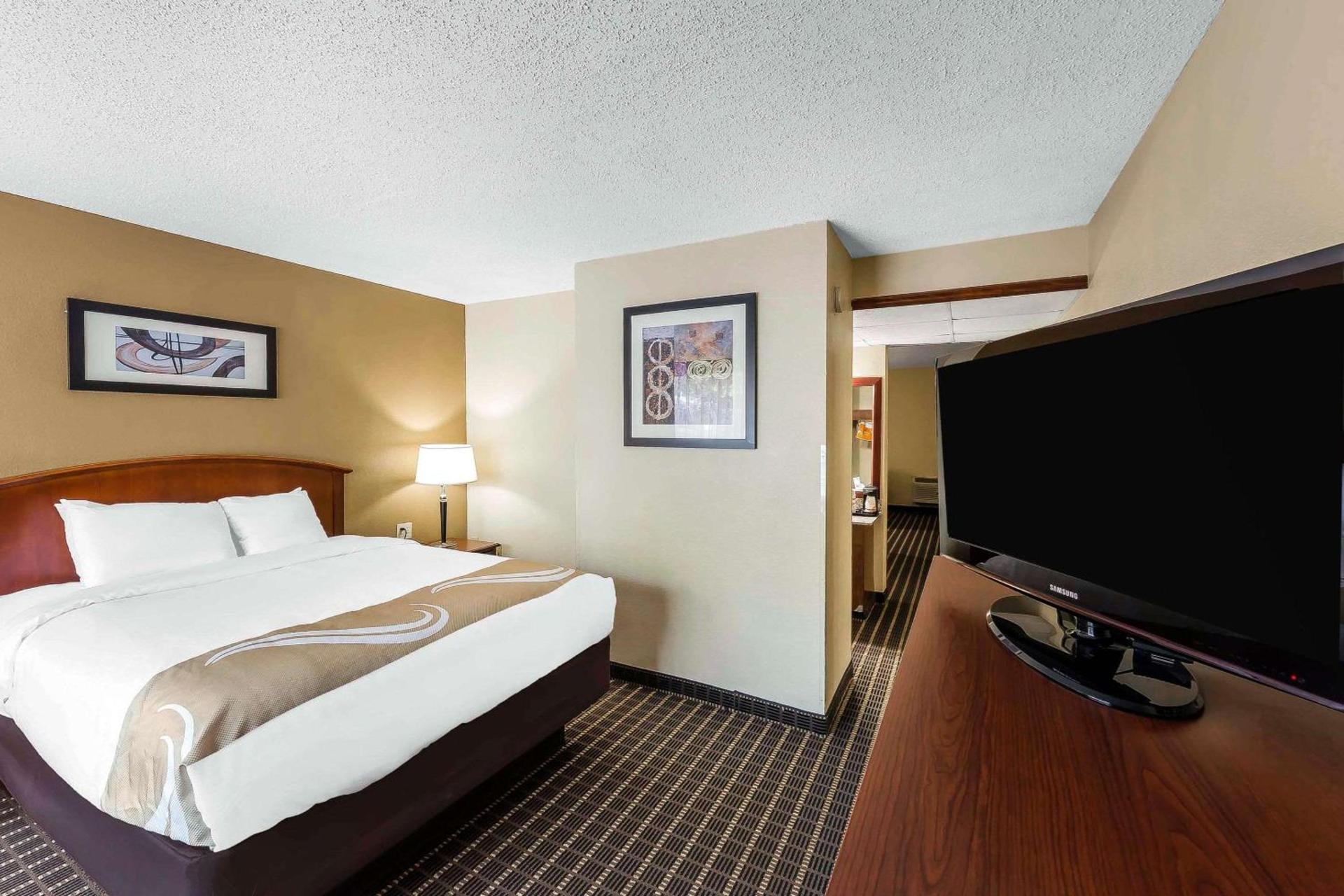 Quality Inn & Suites Sevierville - Pigeon Forge photo 20