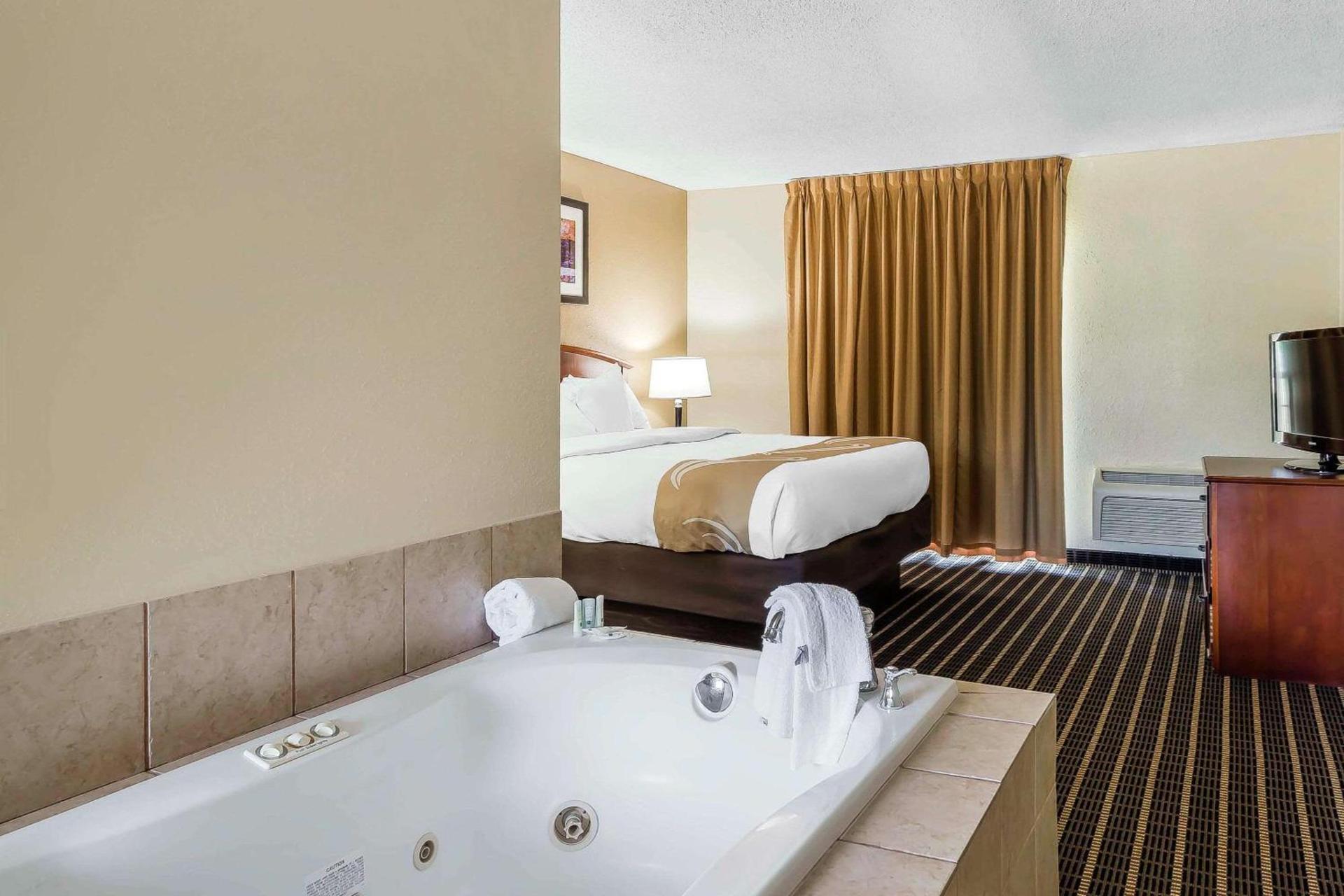 Quality Inn & Suites Sevierville - Pigeon Forge photo 21