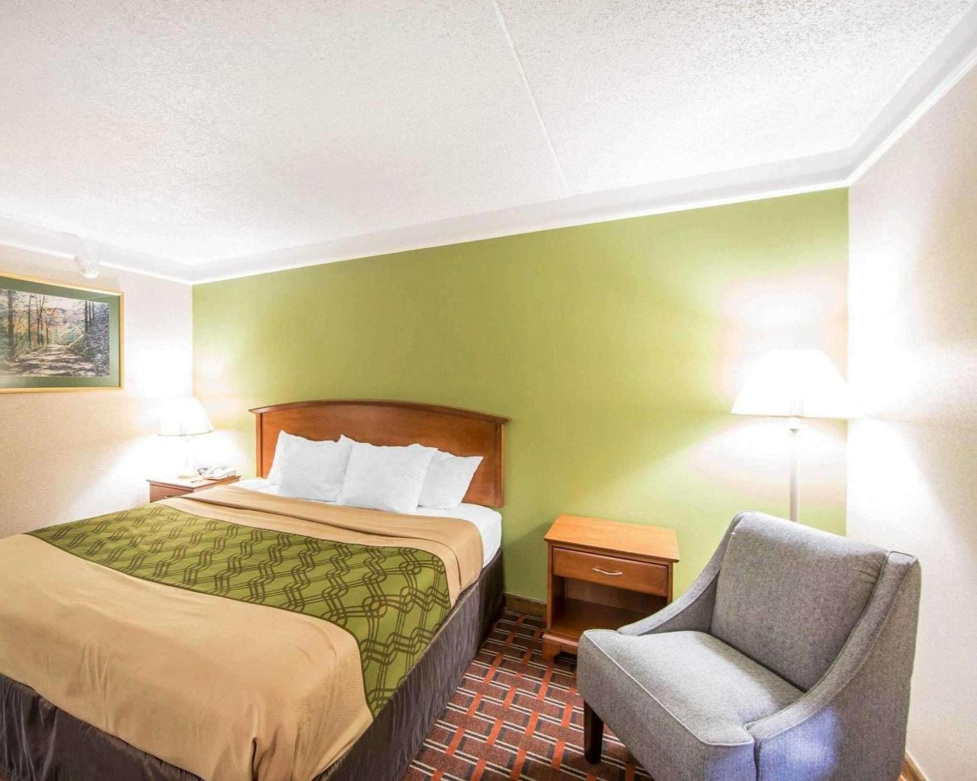 Econo Lodge North photo 2