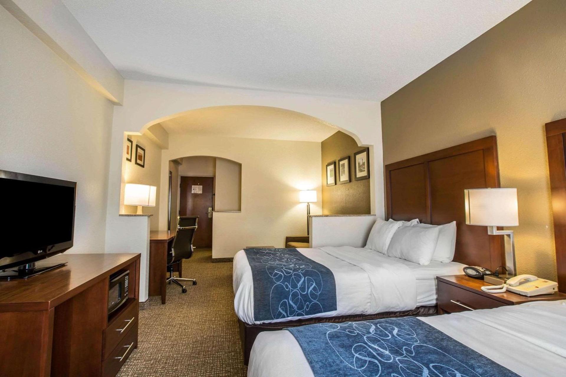 Quality Suites Morristown West photo 17