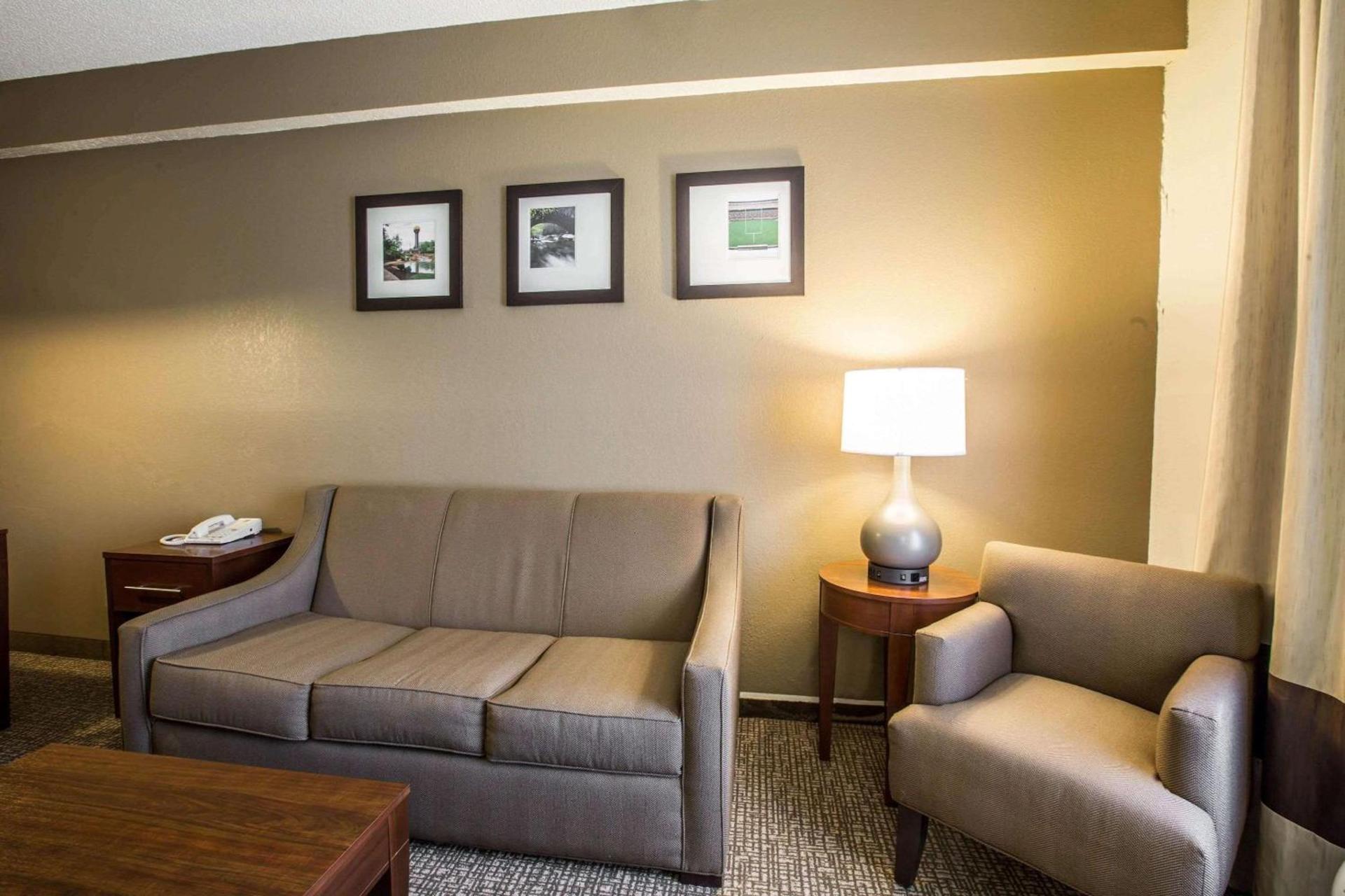 Quality Suites Morristown West photo 16