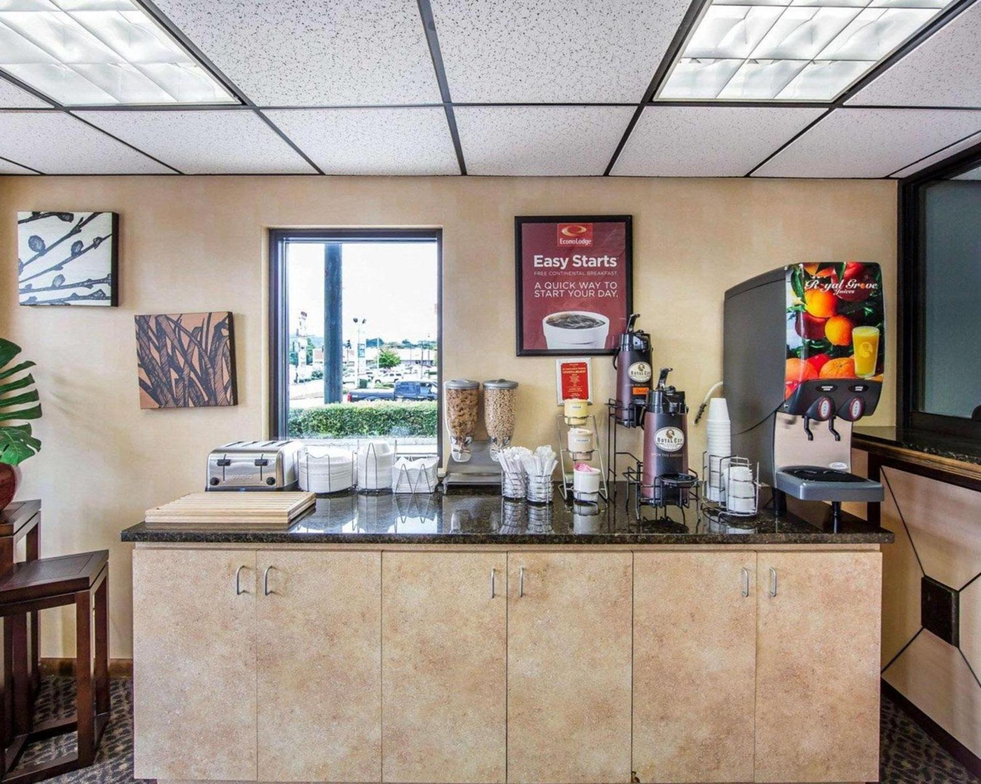 Econo Lodge North photo 10