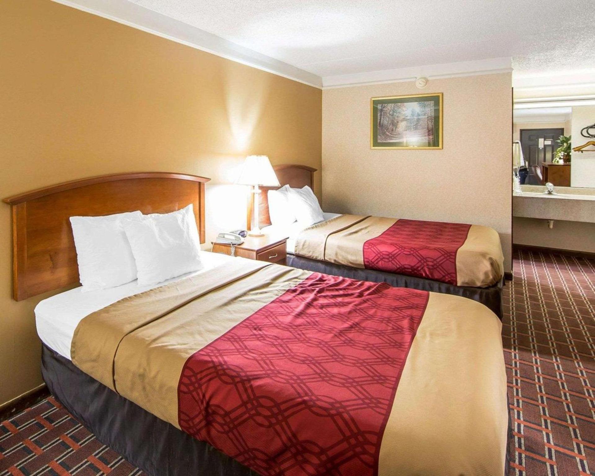 Econo Lodge North photo 11