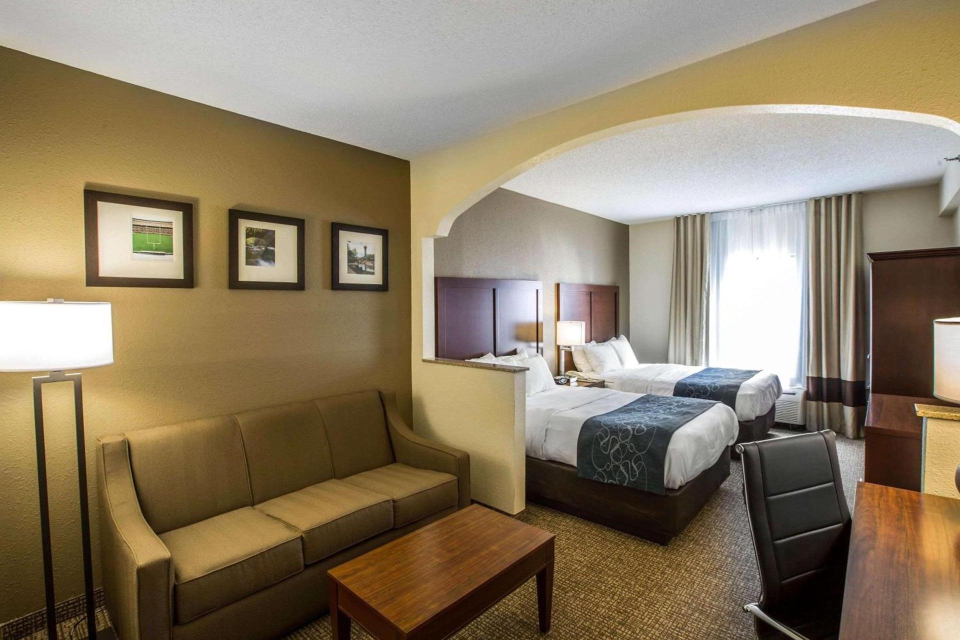 Quality Suites Morristown West photo 9