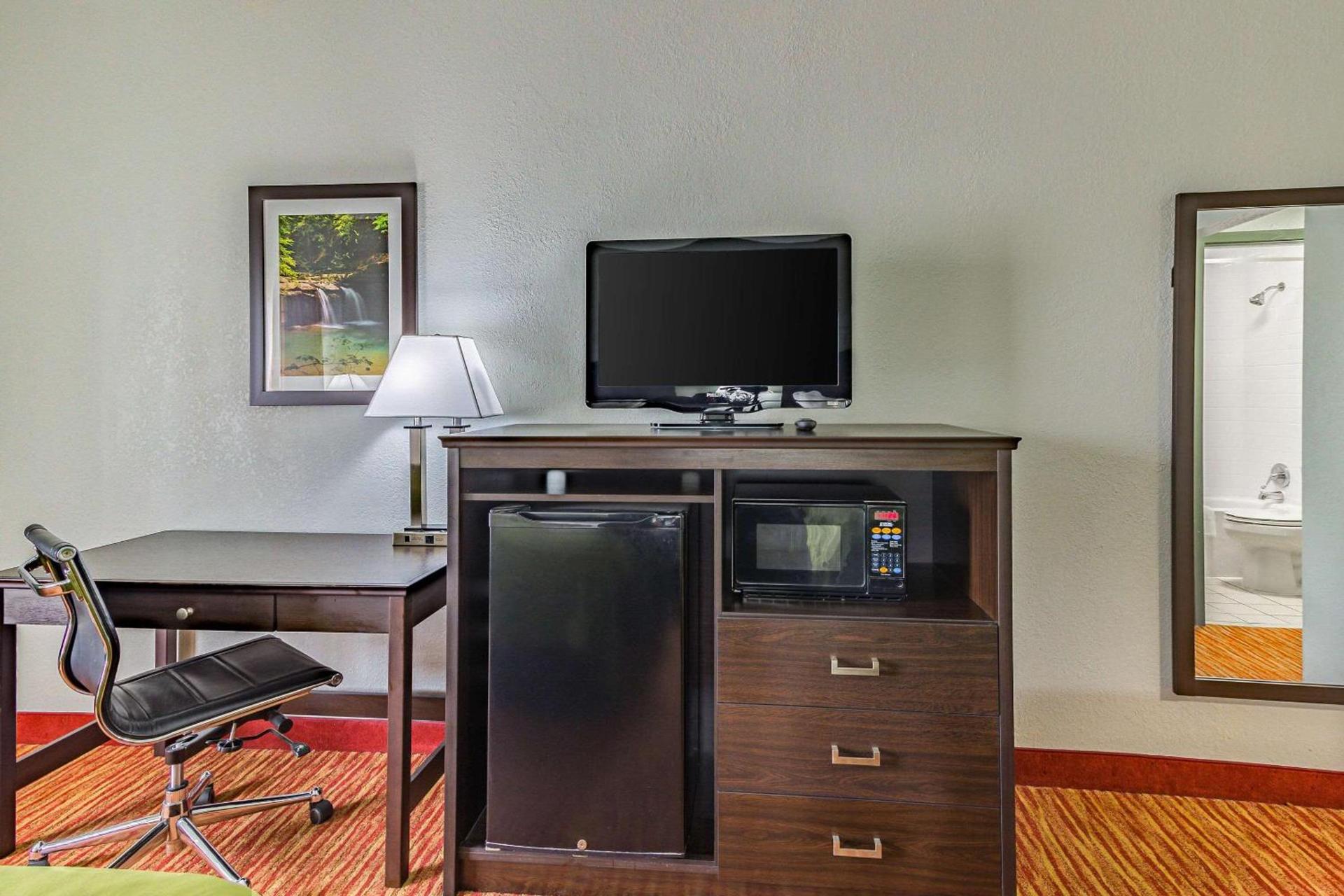 Quality Inn Goodlettsville photo 18