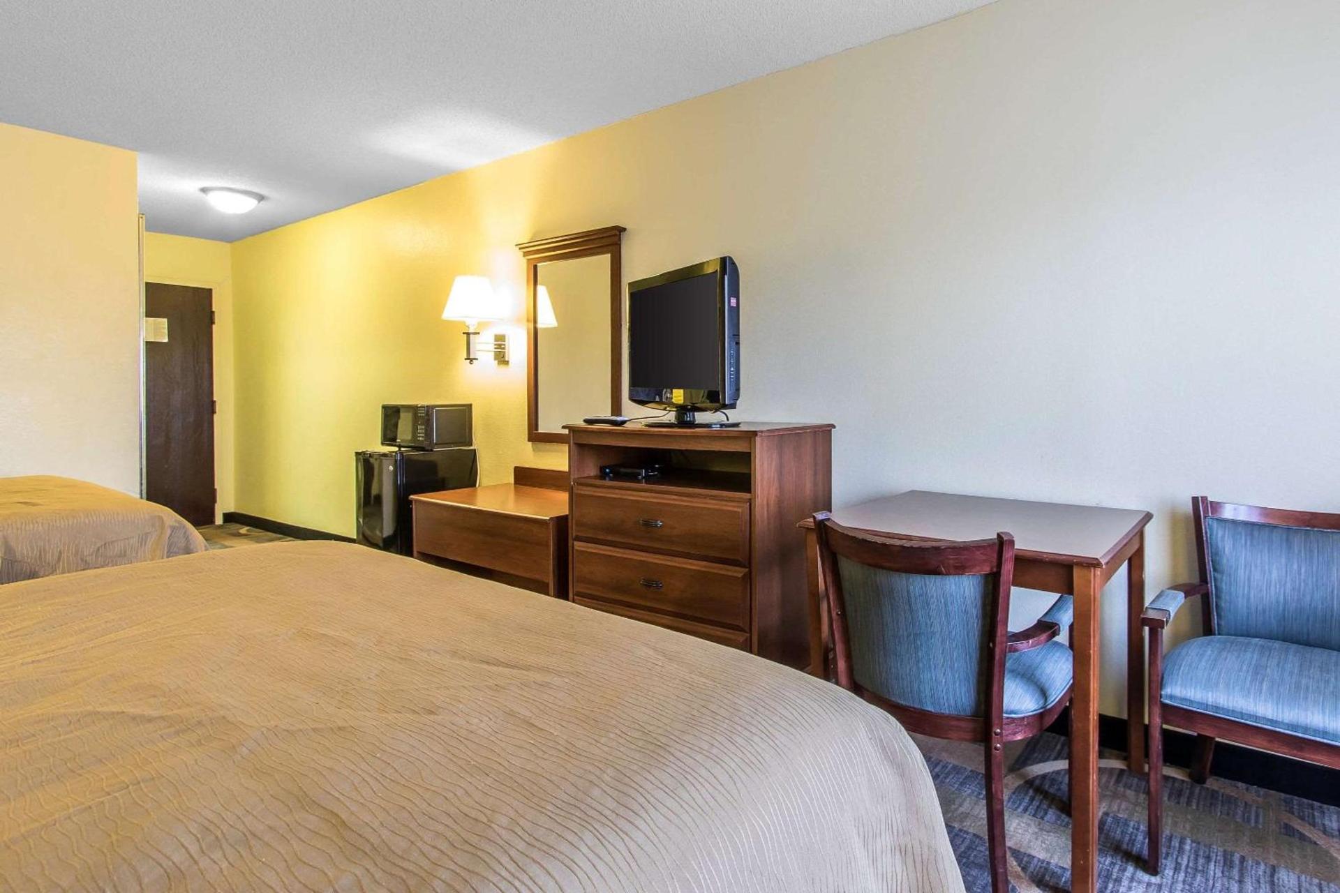 Quality Inn & Suites Memphis East photo 2