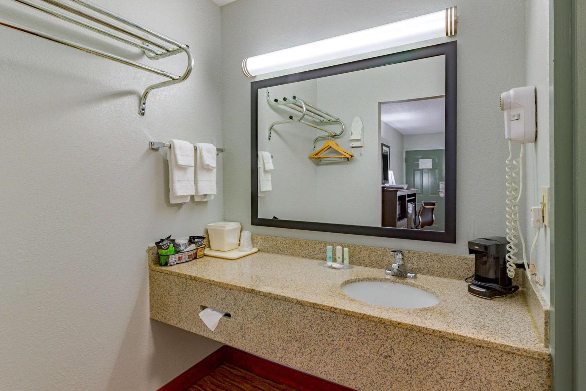 Quality Inn Goodlettsville photo 19