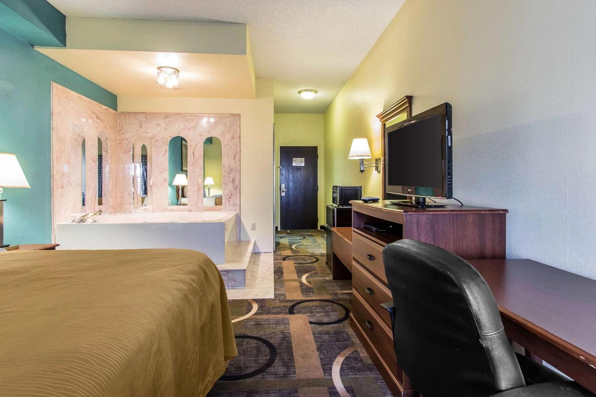 Quality Inn & Suites Memphis East photo 11