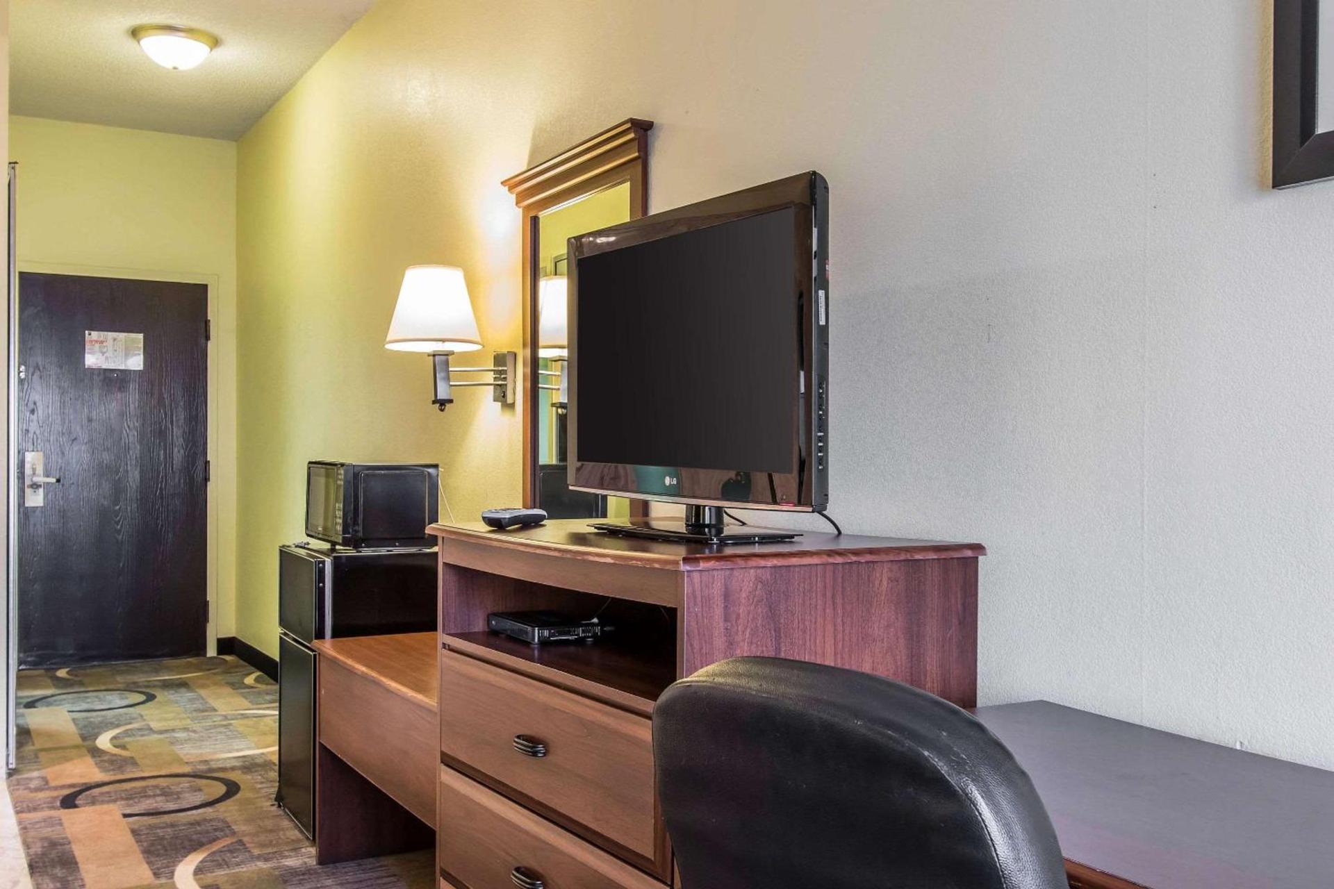 Quality Inn & Suites Memphis East photo 12