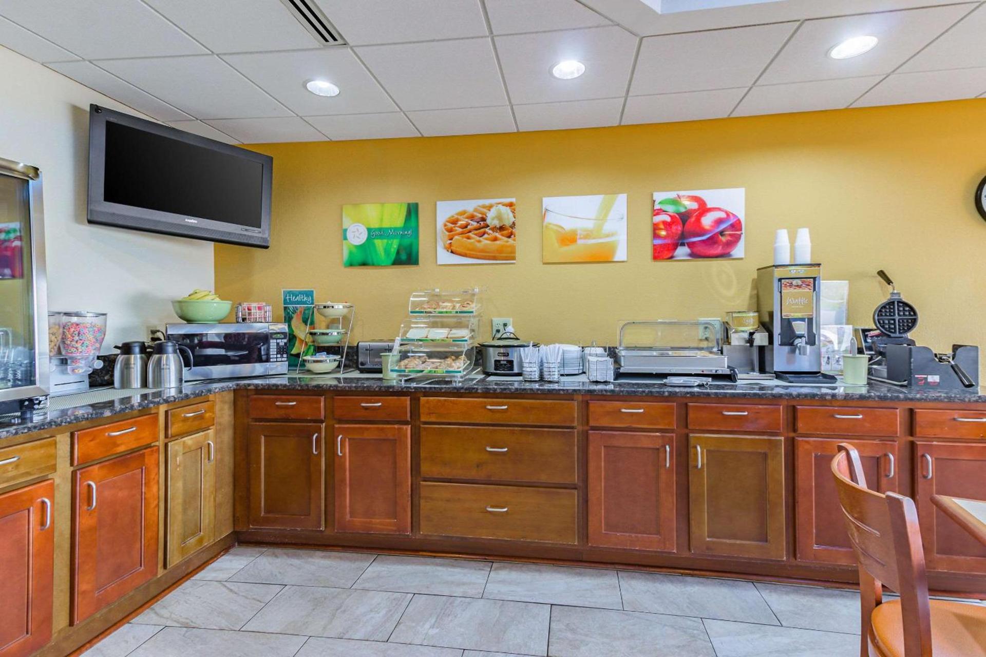 Quality Inn Goodlettsville photo 29
