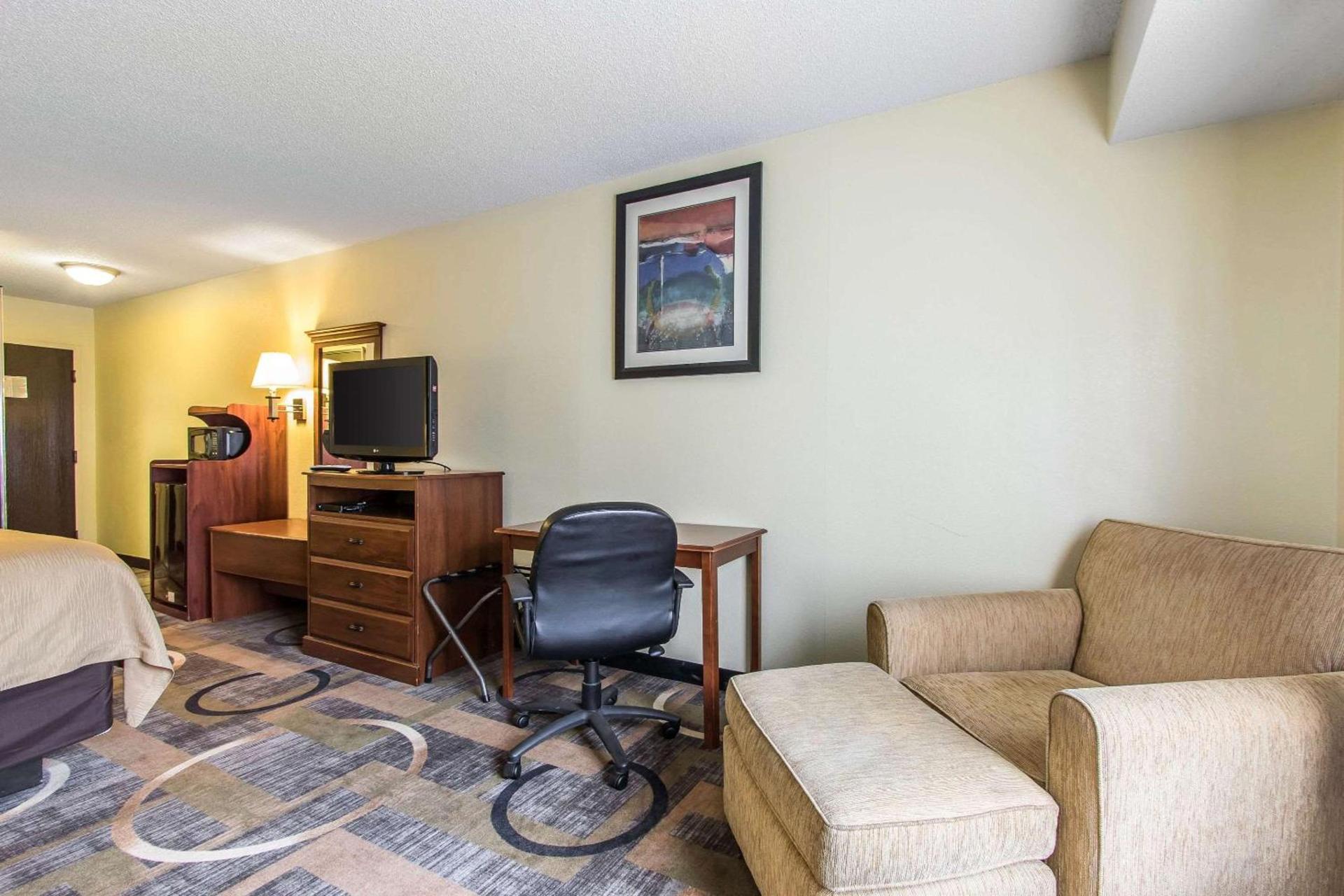 Quality Inn & Suites Memphis East photo 18